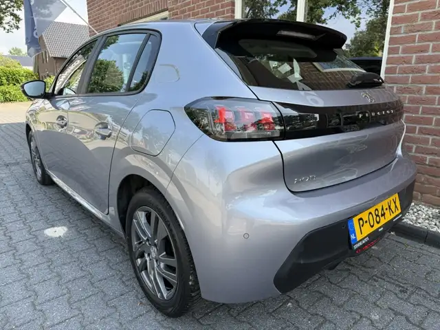 Peugeot 208 view 8