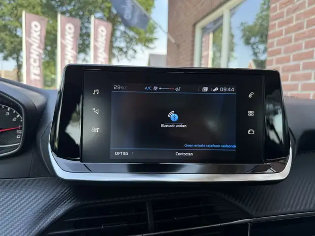 Peugeot 208 view 18