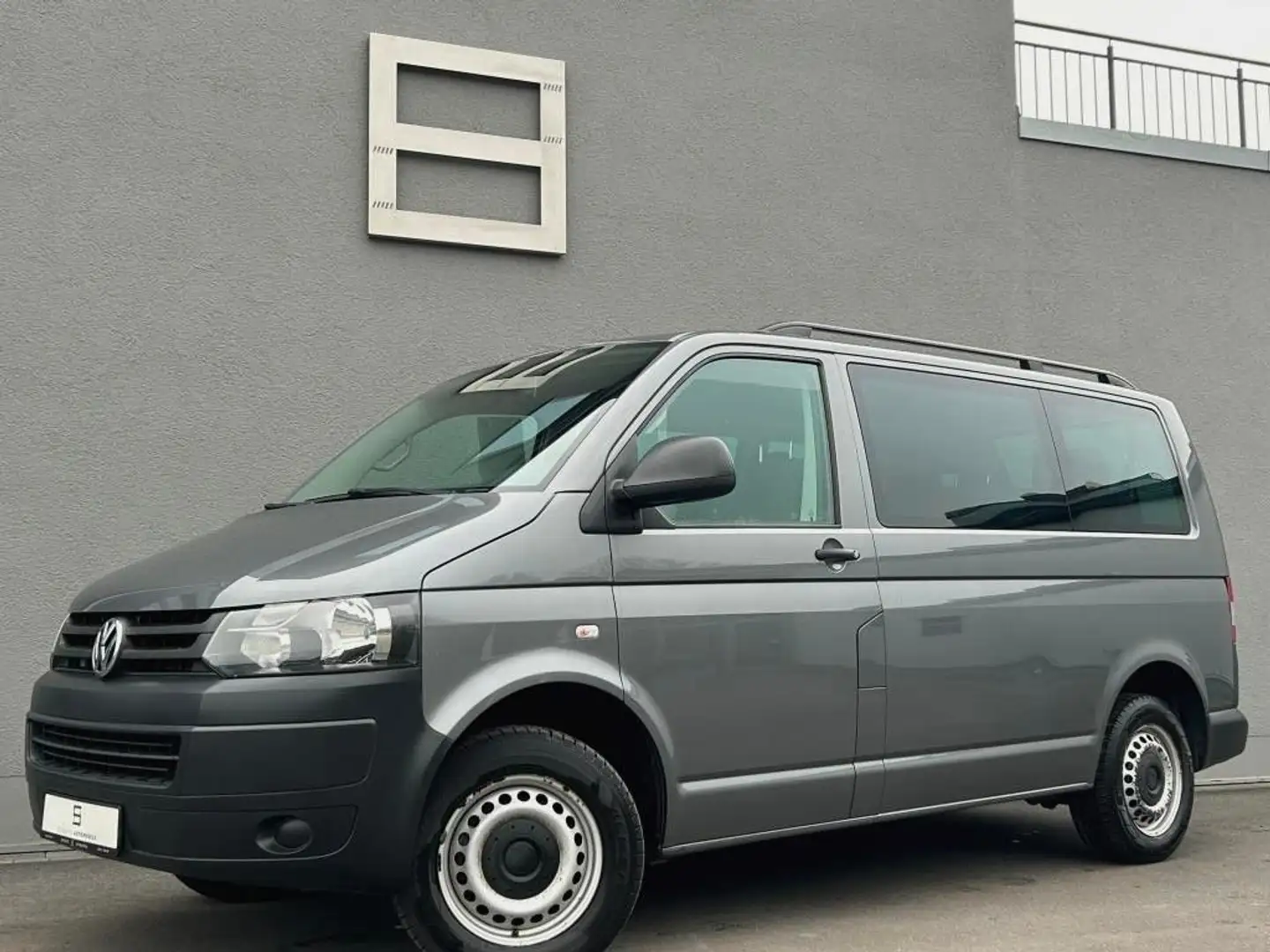 Volkswagen T6 Transporter 9 Sitzer Klimaanlage TÜV neu Gri - 1