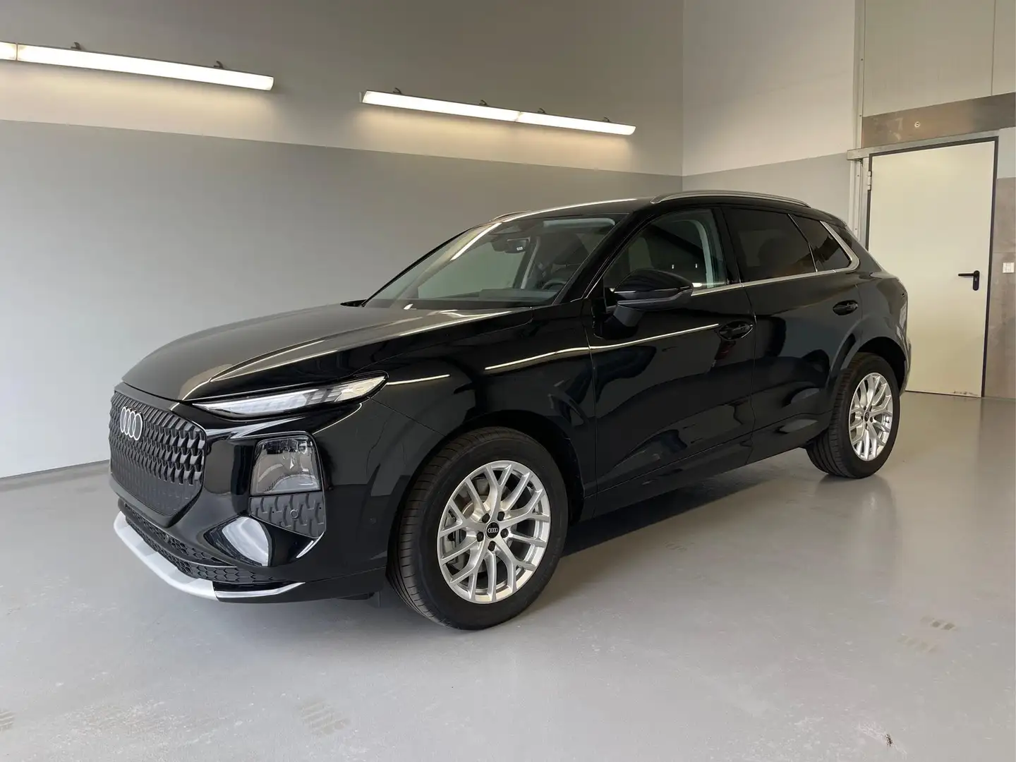 Audi Q3 NEU TFSI quattro Tech+AHK+LEDPlus+ACC+Kamera+Al... Schwarz - 1
