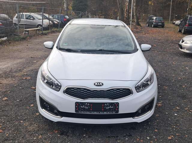 Imagine Kia Ceed / cee'd Ceed 1.0 T-GDI 100 ISG Dream-Team Edition