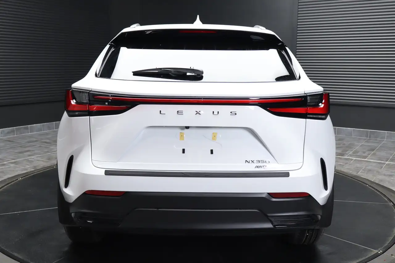 Lexus NX снимка Lexus NX