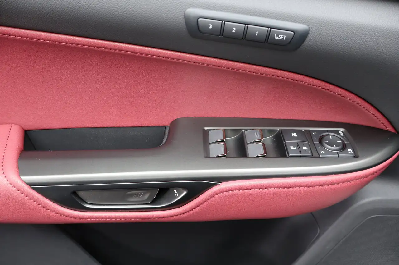 Lexus NX снимка Lexus NX