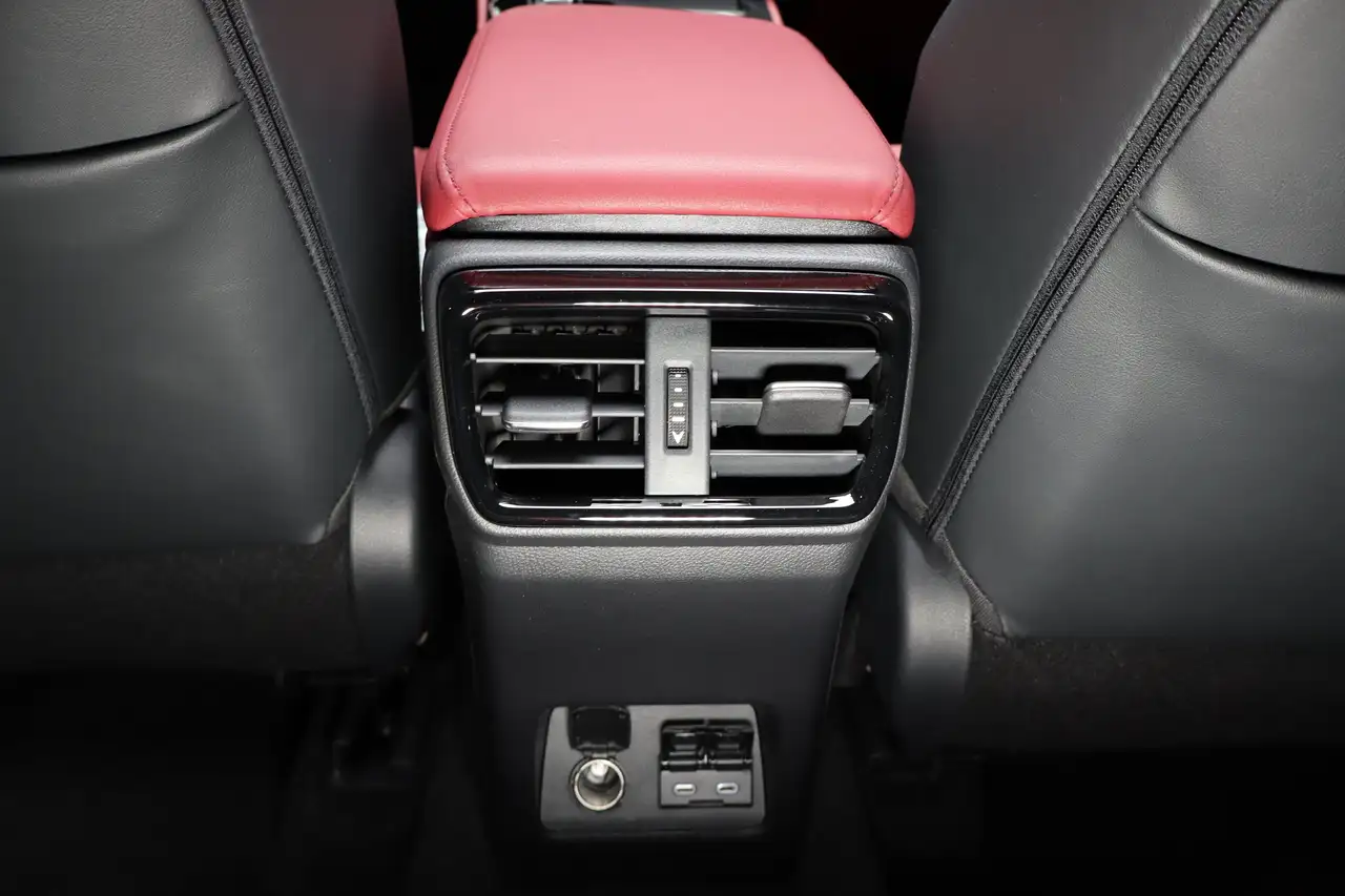 Lexus NX снимка Lexus NX