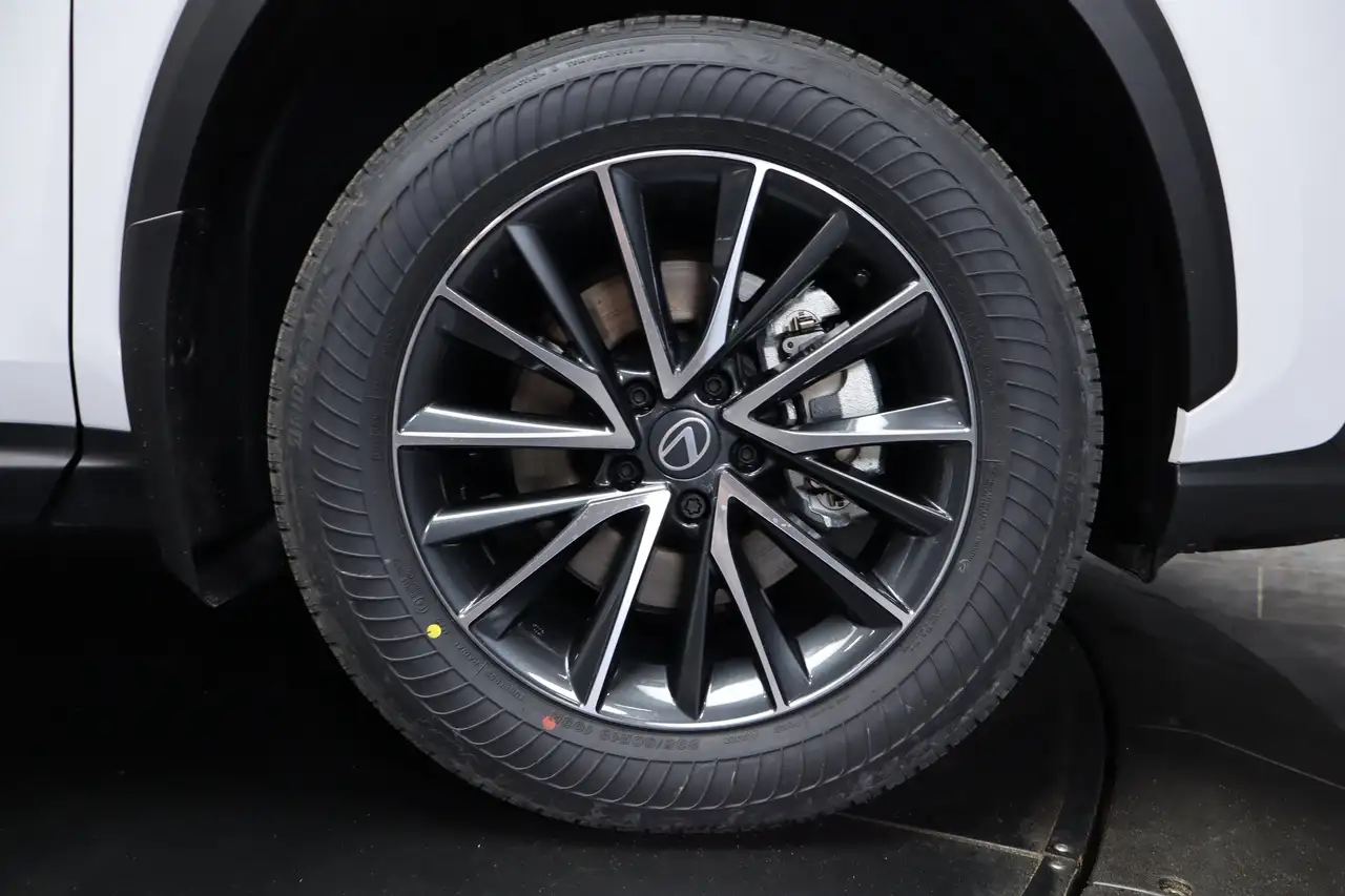 Lexus NX снимка Lexus NX