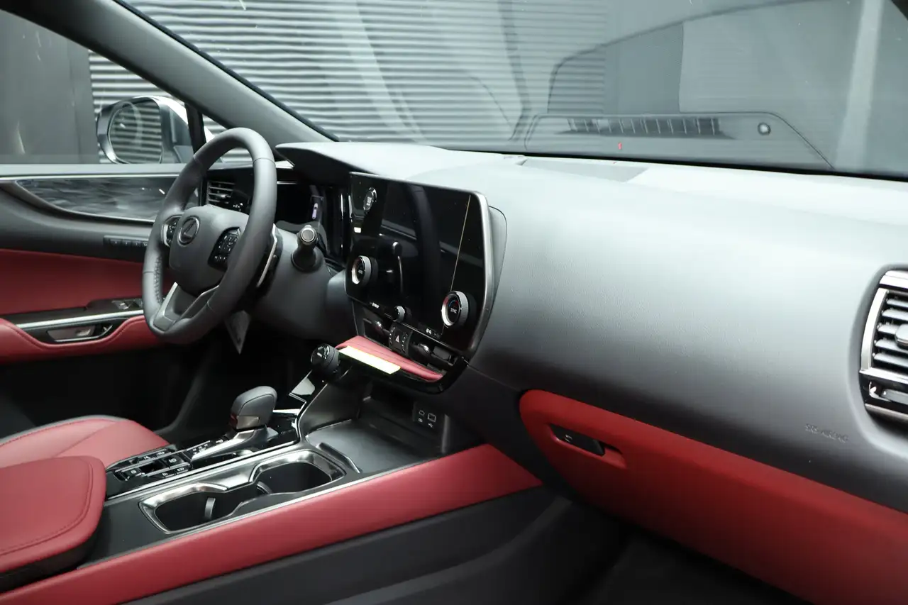 Lexus NX снимка Lexus NX