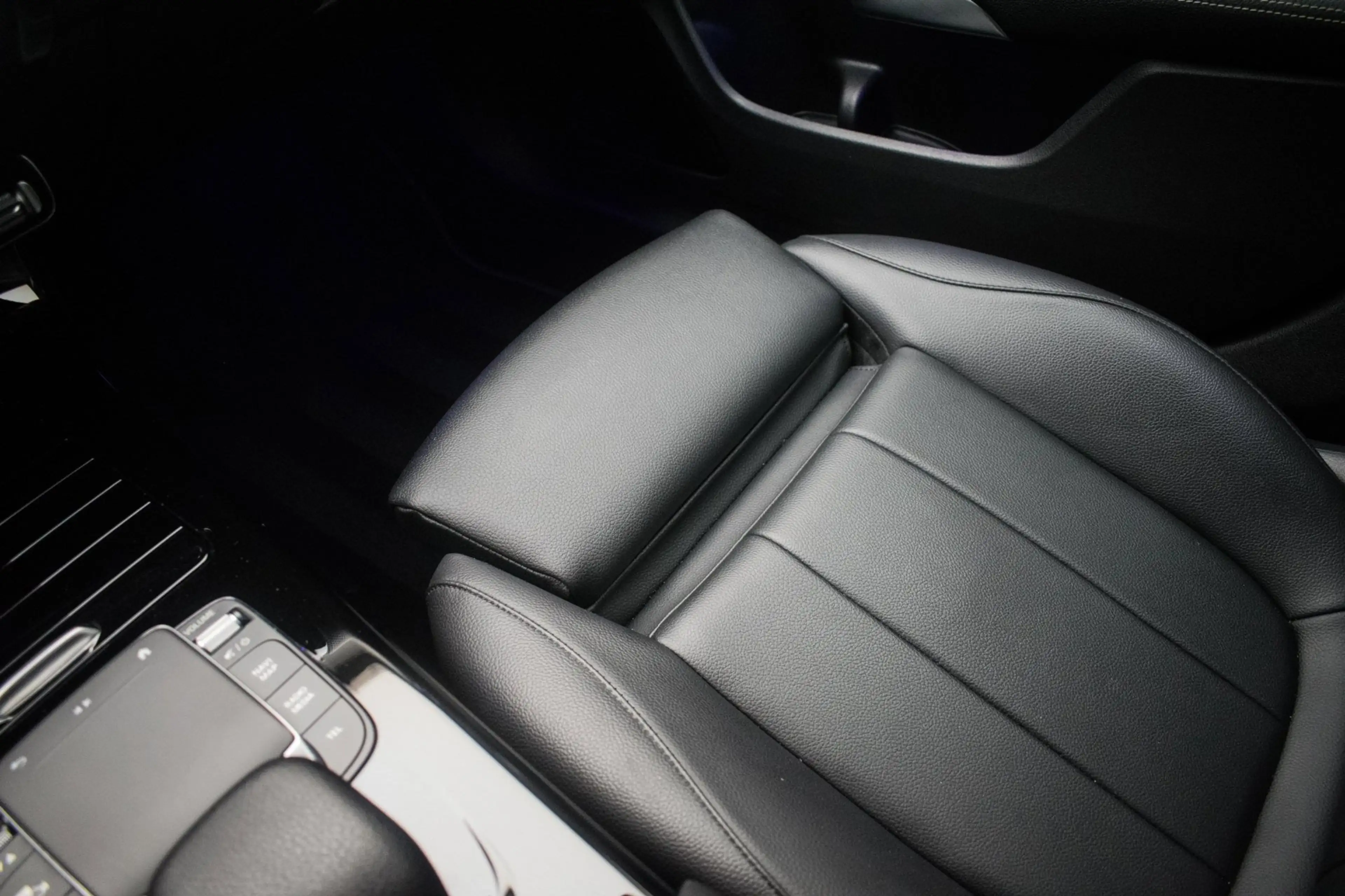 Mercedes-Benz CLA 180 Business Solution Luxury NL-auto [ Panoramadak Sfe — photo 31