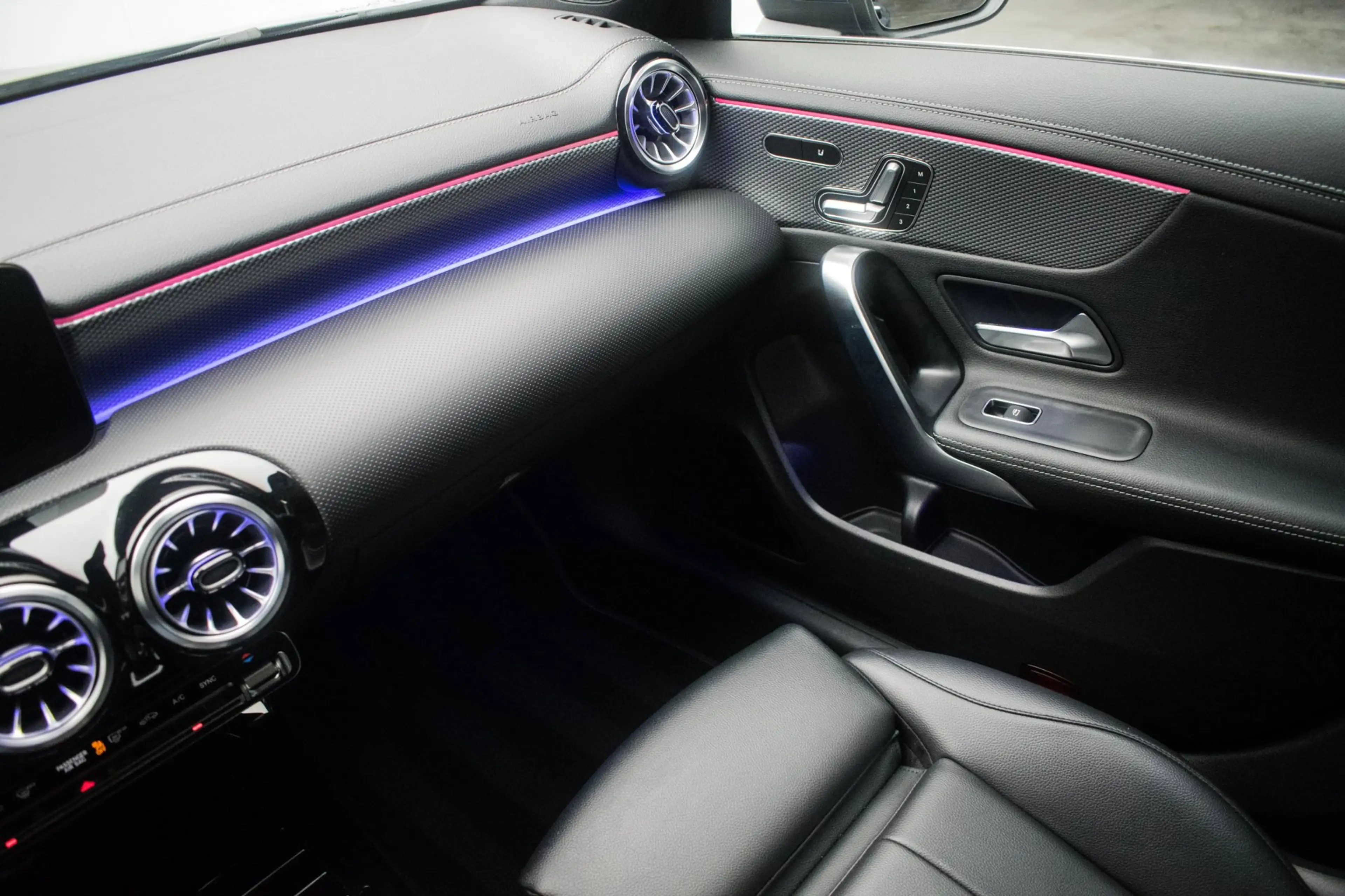 Mercedes-Benz CLA 180 Business Solution Luxury NL-auto [ Panoramadak Sfe — photo 32