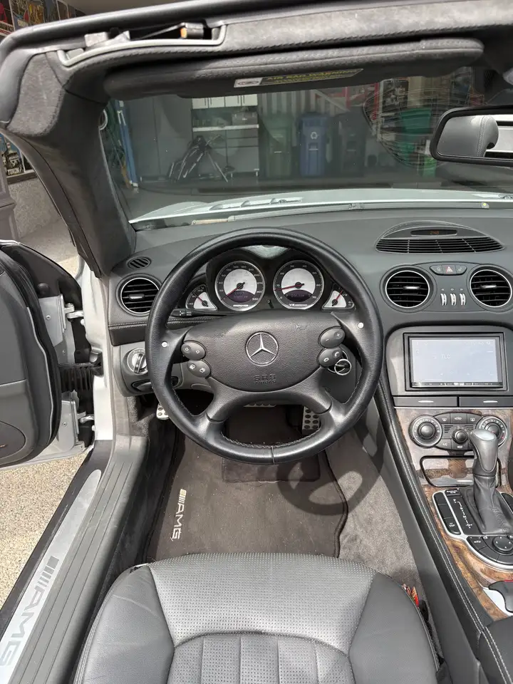 Mercedes-Benz SL снимка Mercedes-Benz SL