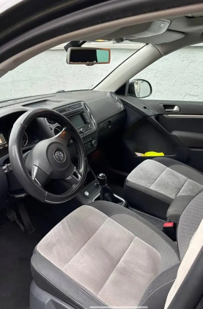 Volkswagen Tiguan Tiguan 1,4 TSI Sky BMT Sky Schwarz - 2