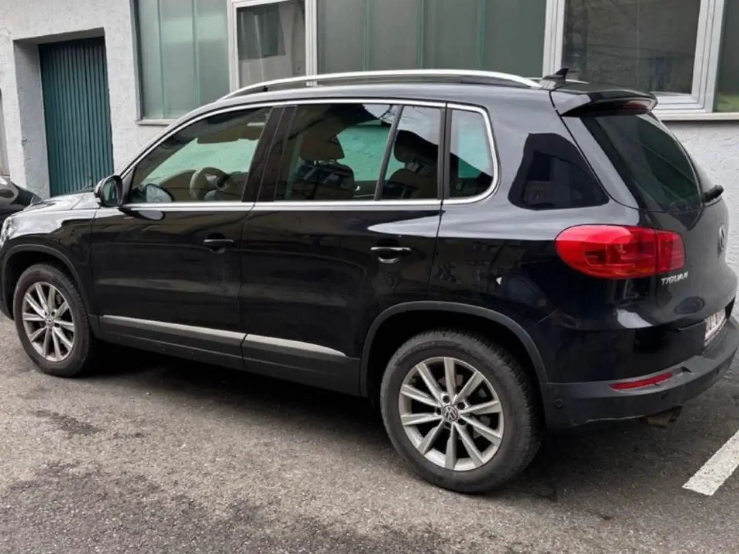 Volkswagen Tiguan Tiguan 1,4 TSI Sky BMT Sky Schwarz - 1