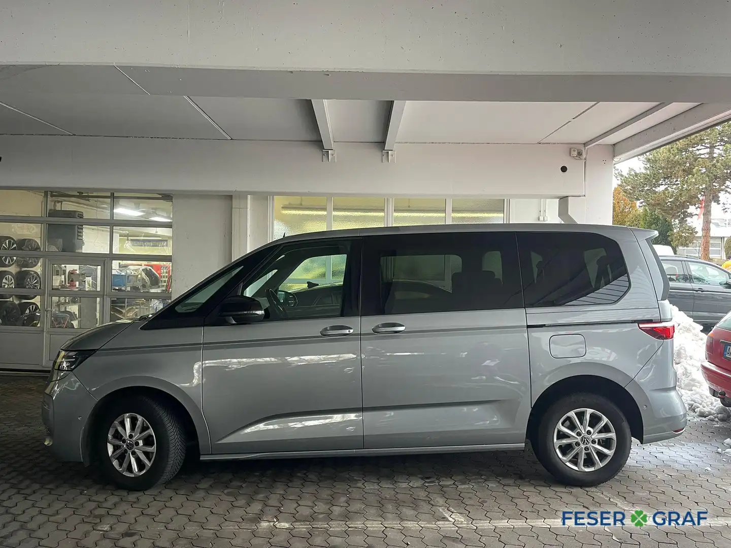 Volkswagen T7 Multivan Life 2,0 TDI KÜ AHK Klima Silber - 2