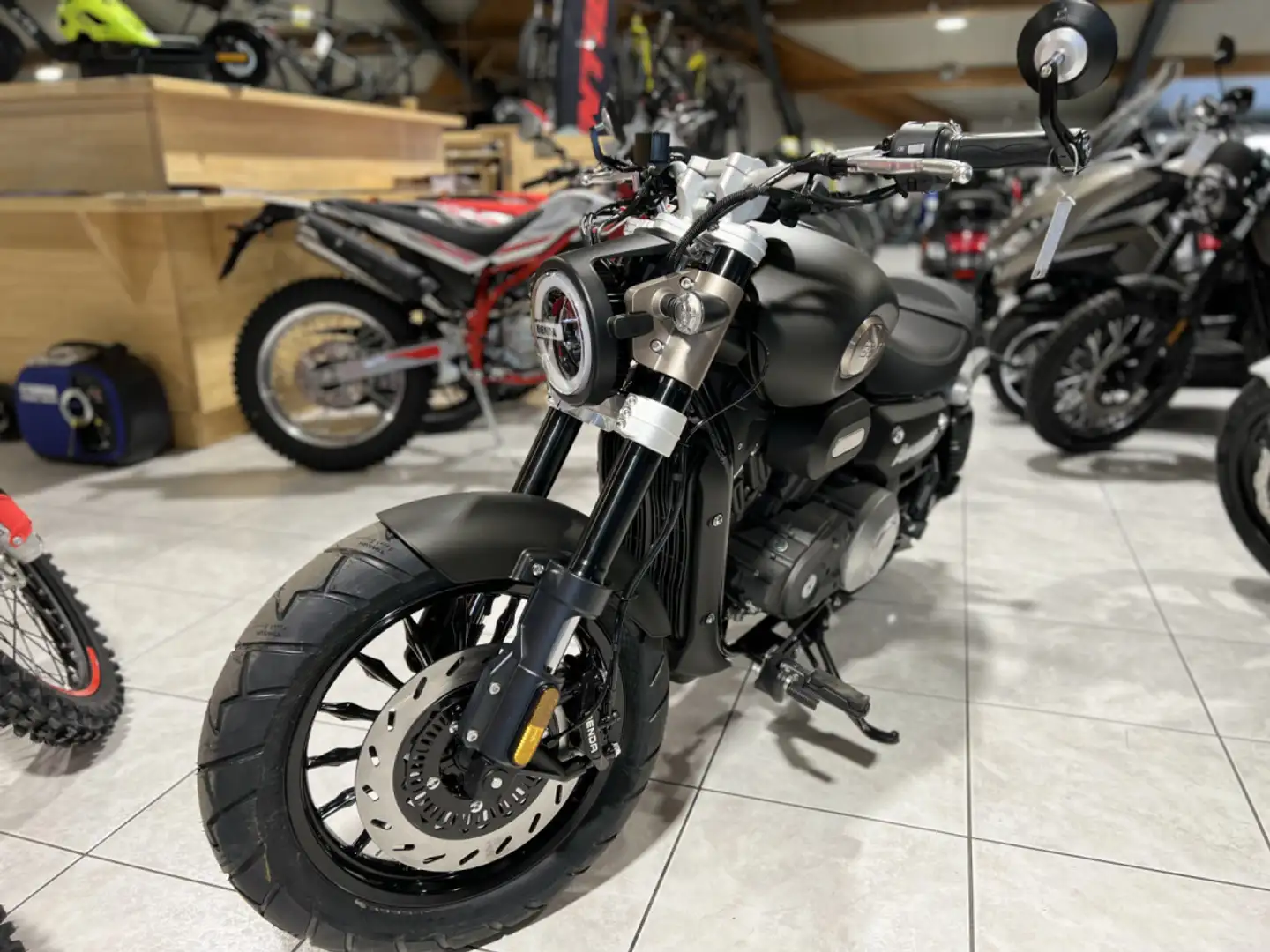 Benda Avengers 300 Zwart - 2