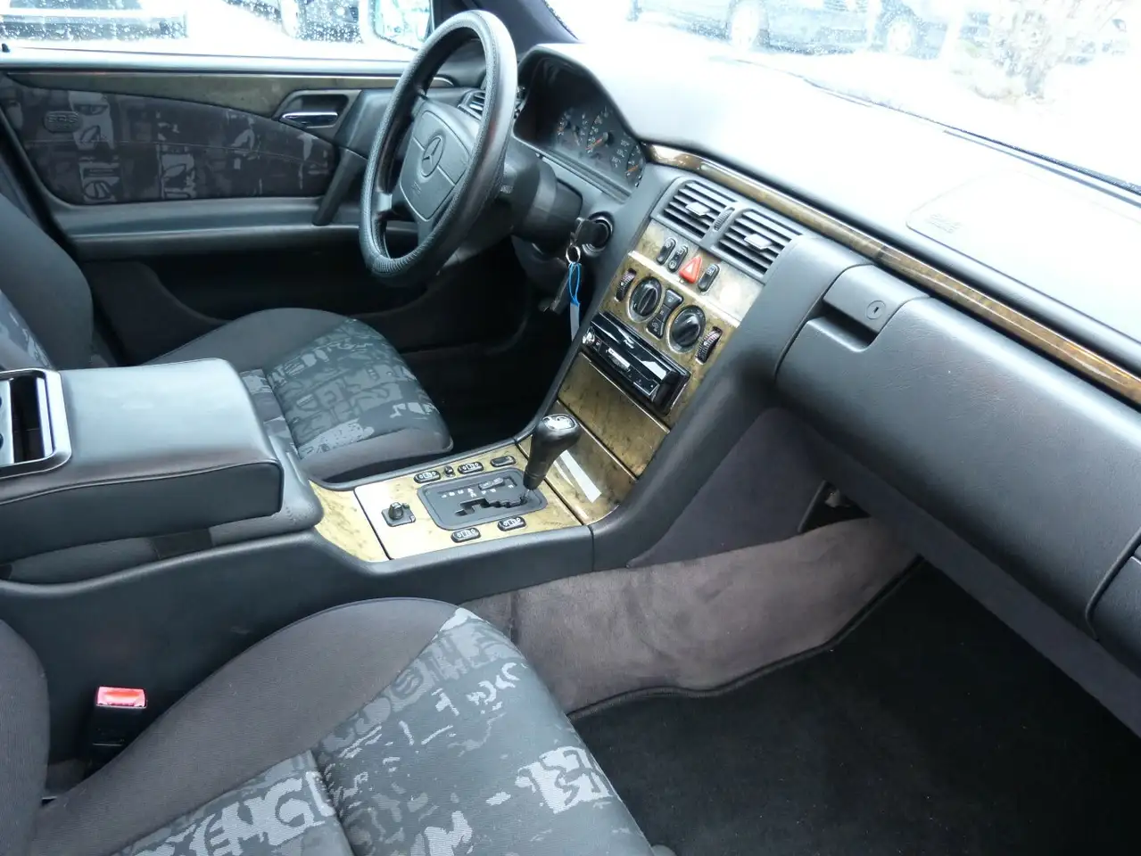 Mercedes-Benz E 200 T Avantgarde [DAB/KAMERA/AHK/TÜV], foto 10