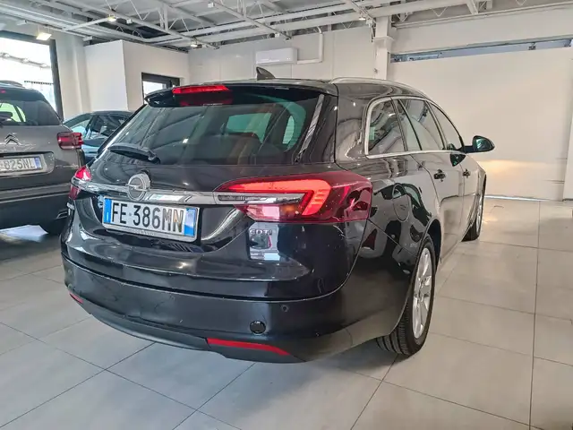 Opel Insignia view 3