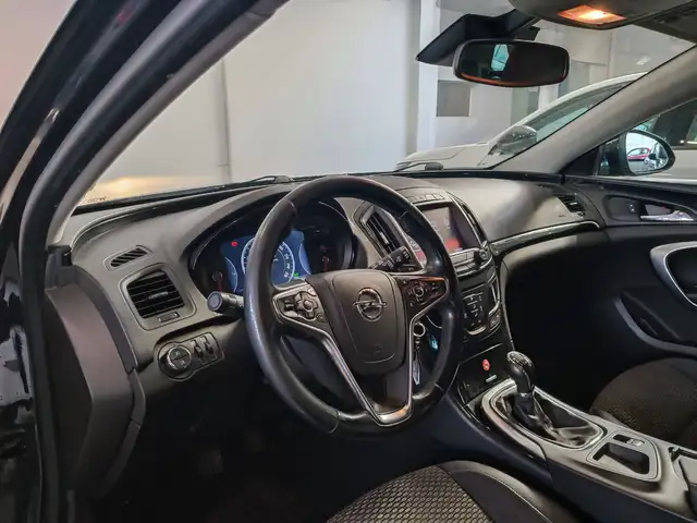 Opel Insignia view 5