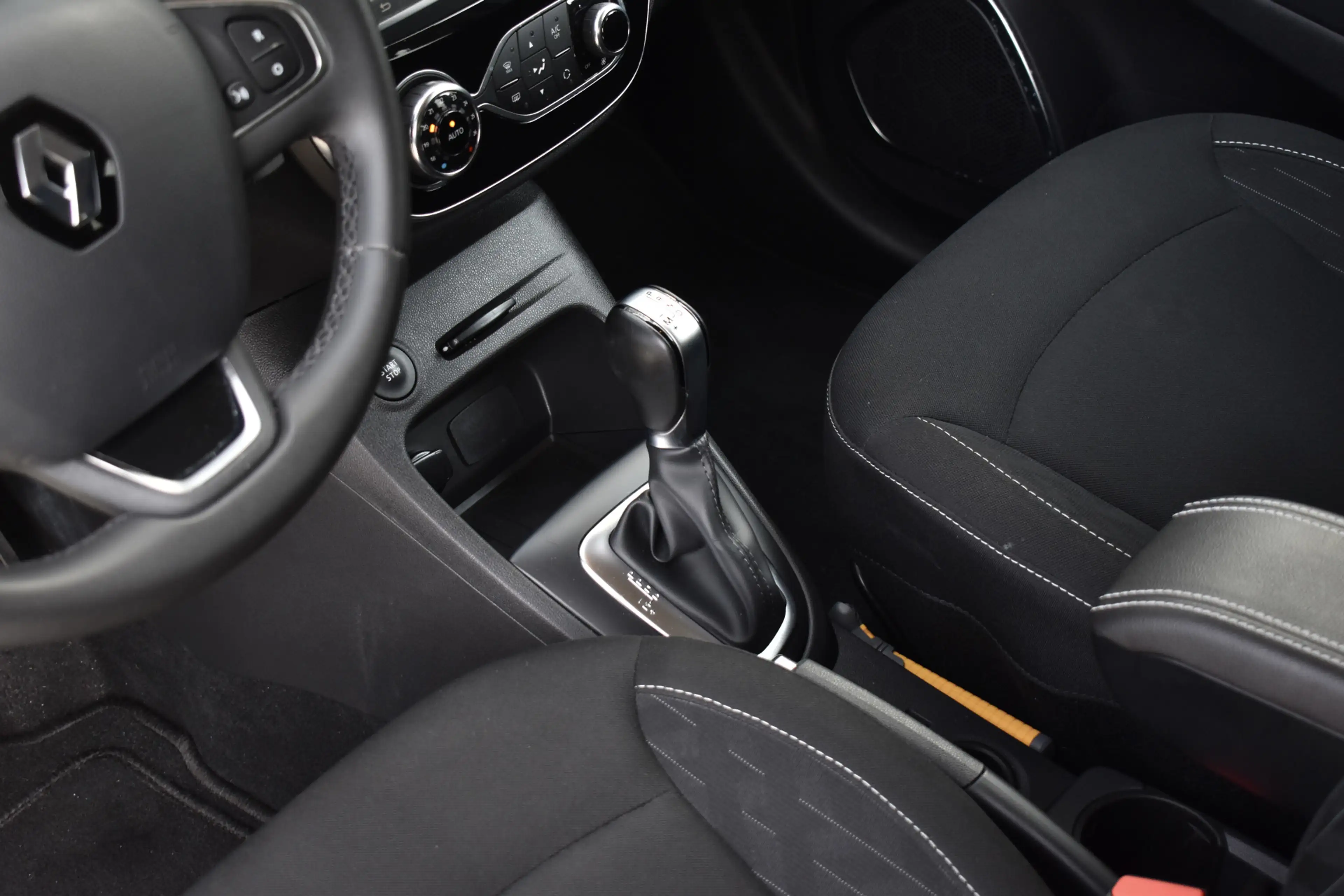 Renault Captur 1.2 TCe Aut. Limited | Trekhaak | Camera |  Keyles — photo 12
