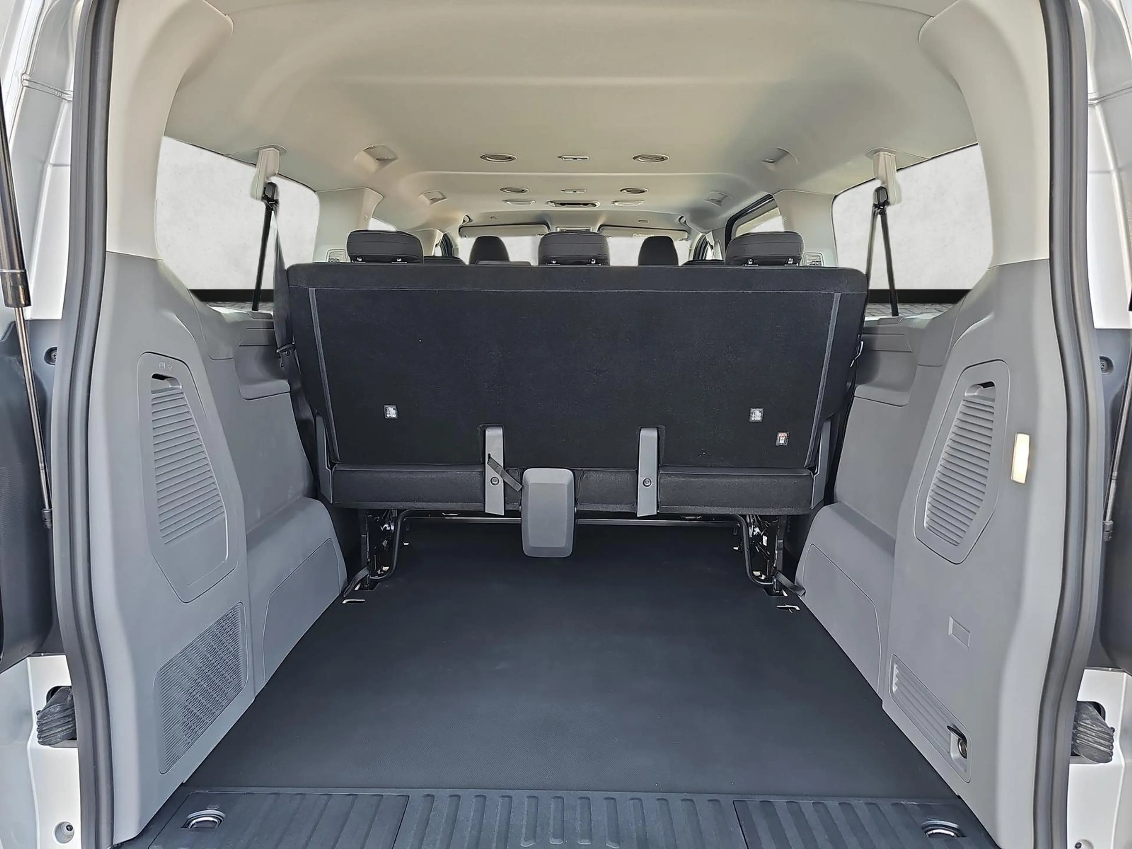Volkswagen T7 Caravelle 2.0 TDI 81 kW LR lang 5JGar Kamera KeylessGo 81... — photo 14