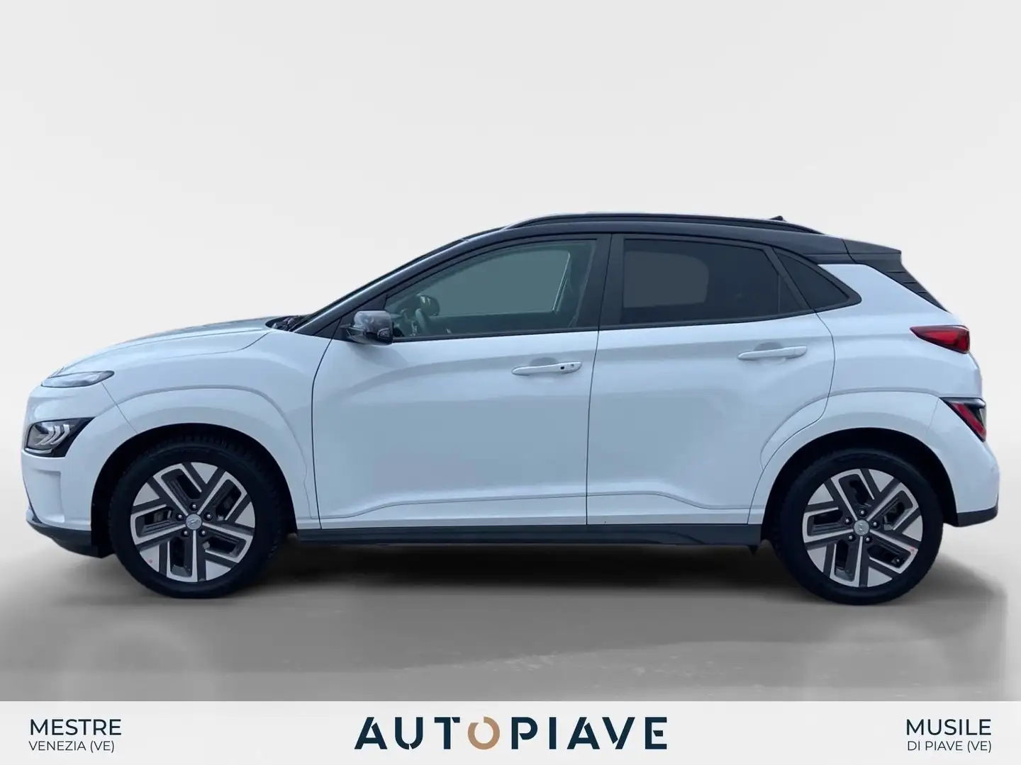Hyundai KONA Kona EV 64 kWh XClass Bianco - 2