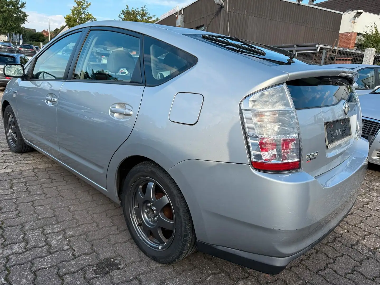 Toyota Prius Sol 1.5 Hybrid/Benzin,Auto,Klima,Kamera Silber - 2