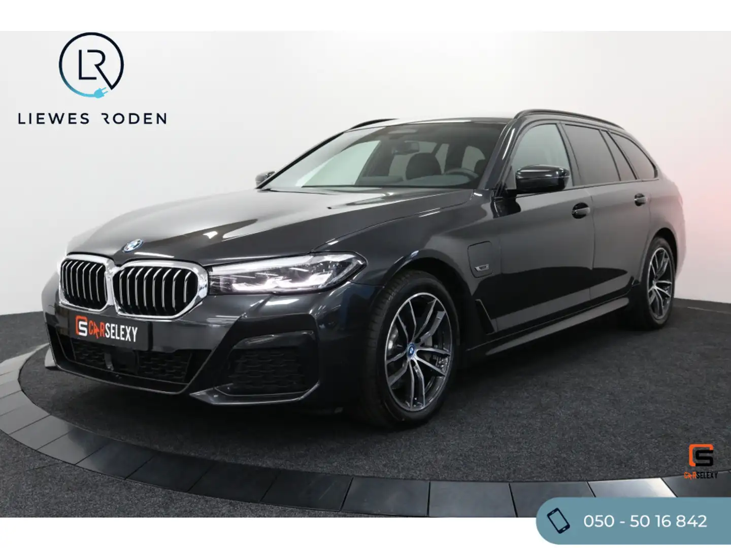 BMW 530 5-serie Touring e xDrive M-Sport Zwart - 1