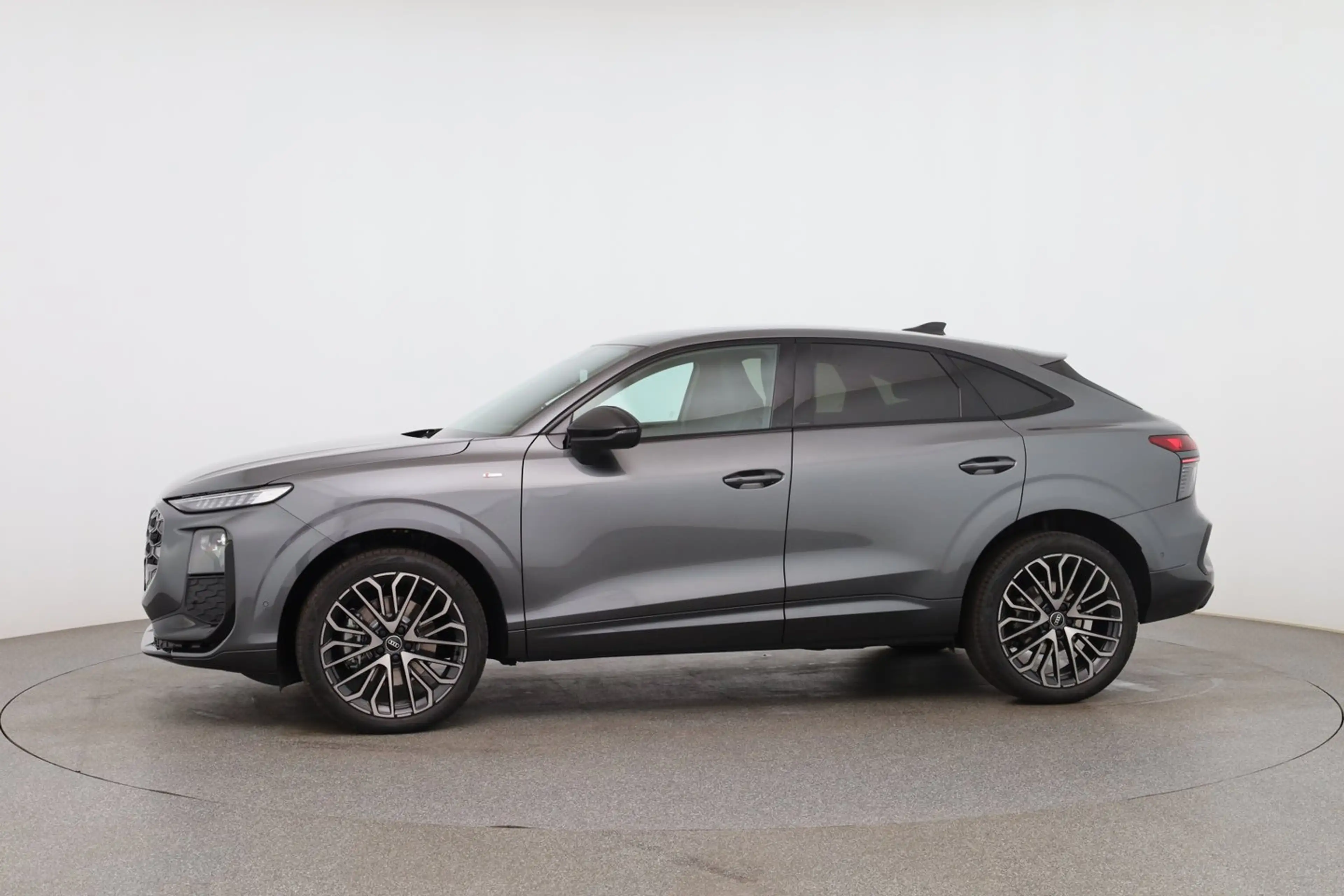Audi Q3 TFSI quattro 150 kW — photo 2