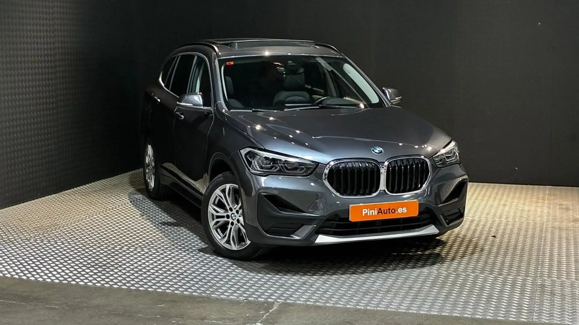 BMW X1 sDrive 18iA Gris - 2