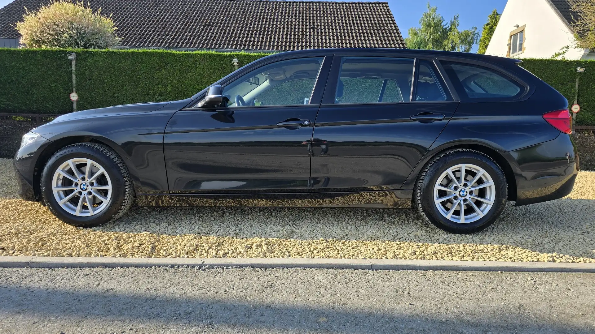 BMW 318 Boîte Auto. Superbe état Garantie 12 mois Noir - 1