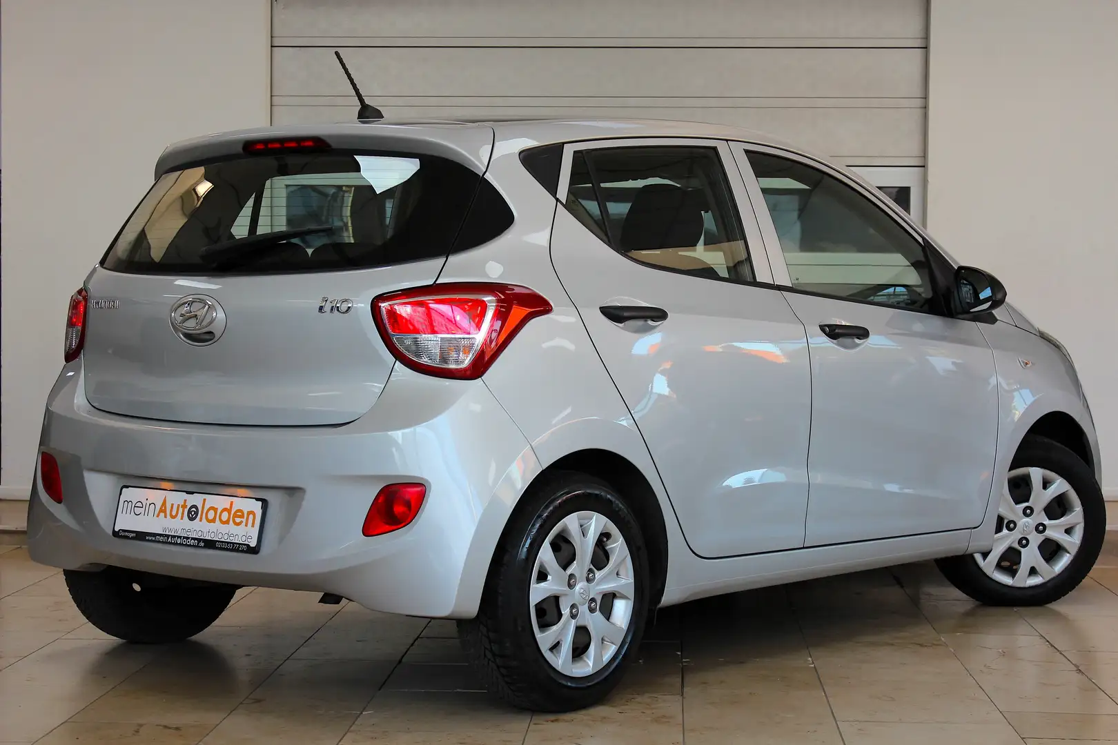 Hyundai i10 1.0 Automatik Classic *1.HAND*41.700KM*KLIMA* Silber - 2