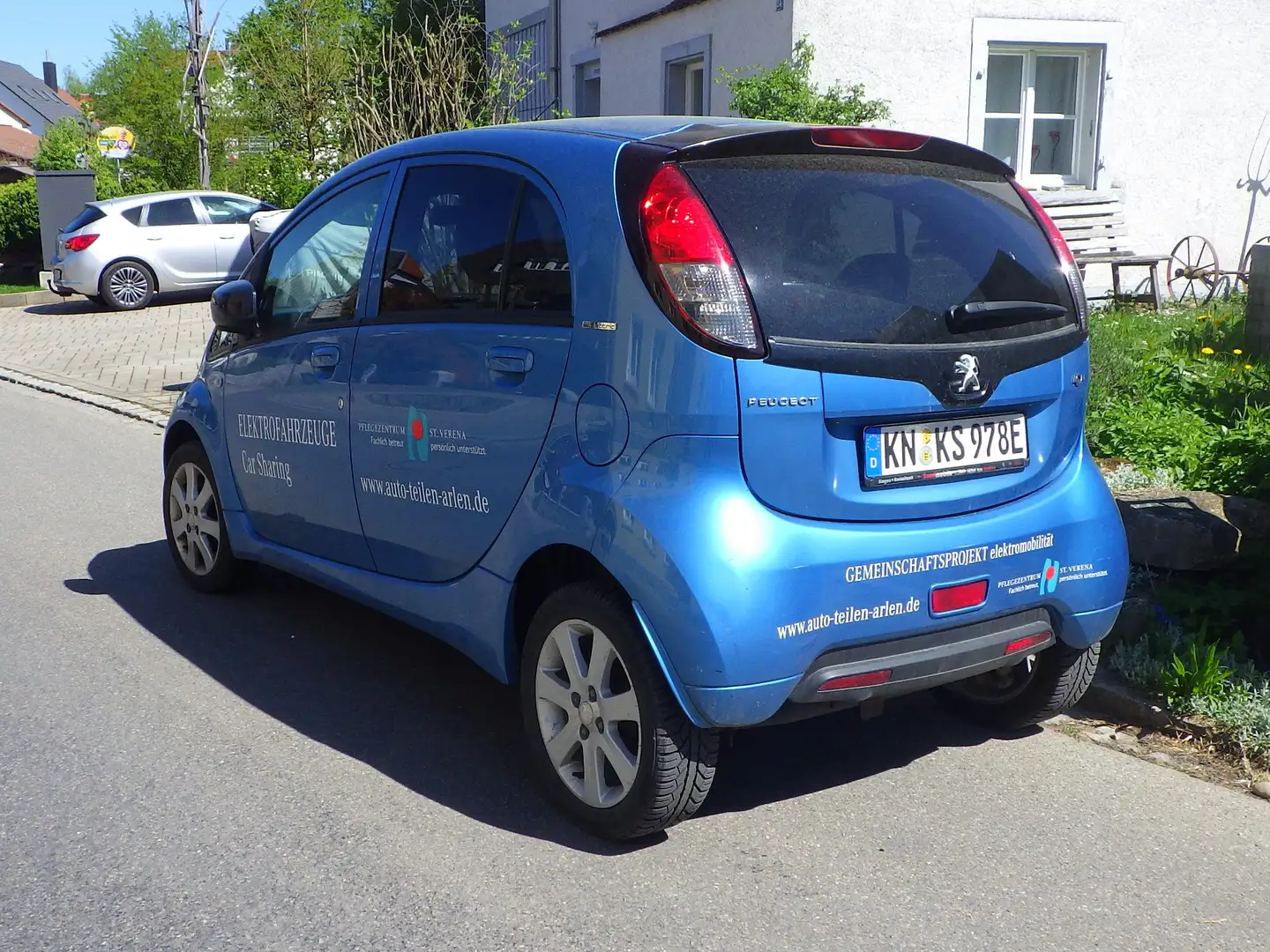 Peugeot iOn Elektro Blau - 1