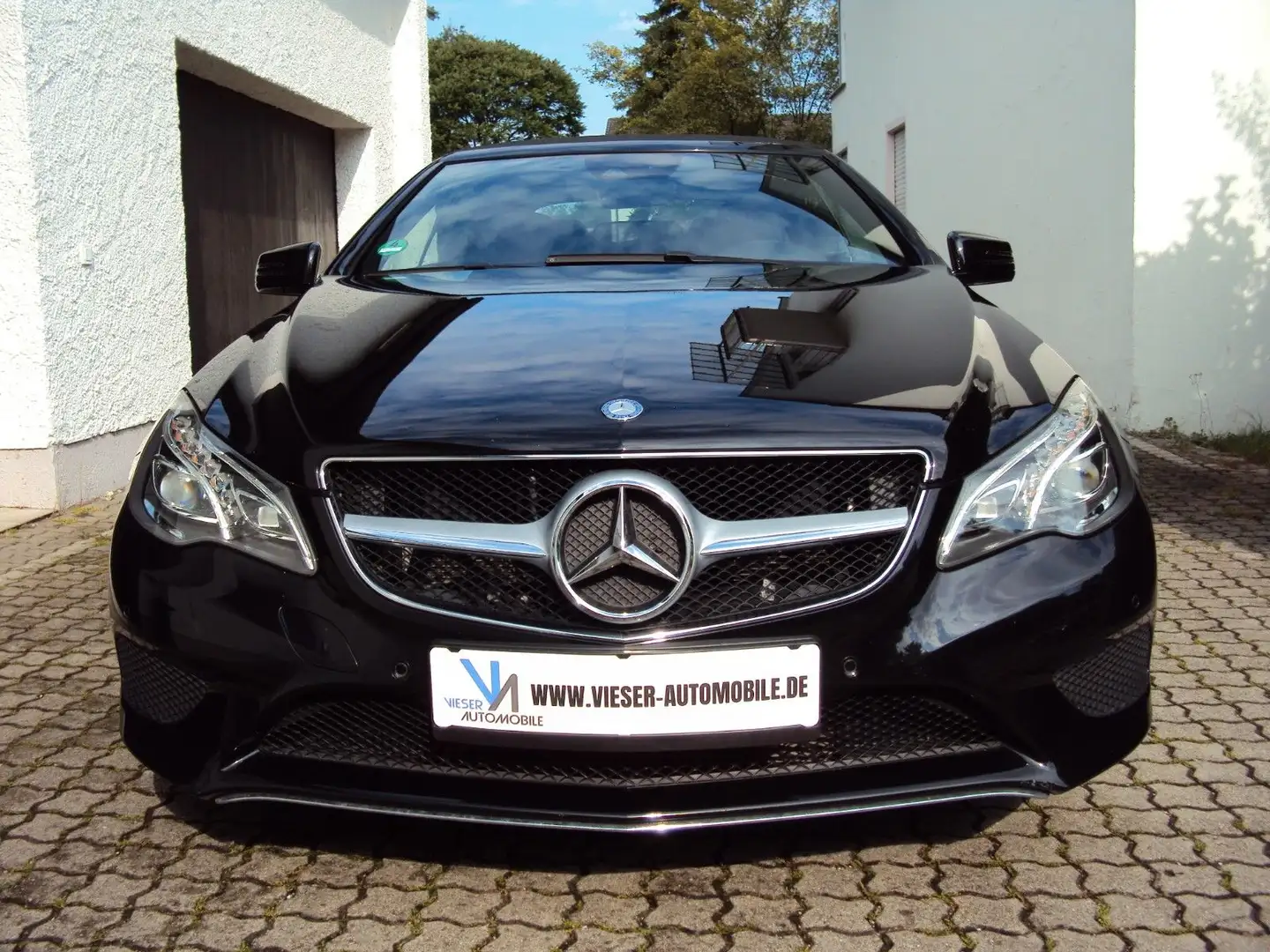 Mercedes-Benz E 250 CGI Cabrio Sportpaket Leder Navi LED 18" ! Schwarz - 2
