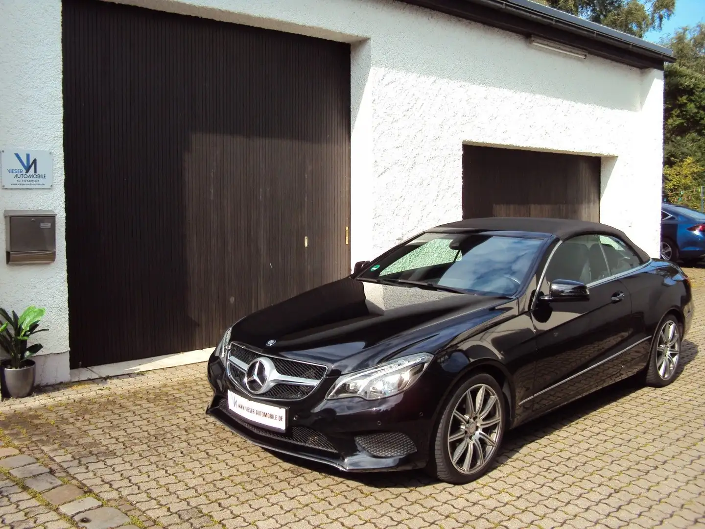 Mercedes-Benz E 250 CGI Cabrio Sportpaket Leder Navi LED 18" ! Schwarz - 1
