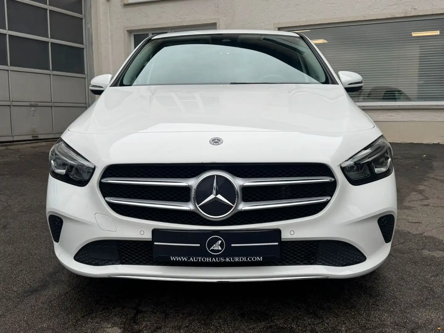 Mercedes-Benz B 180 B180 Style TEMP SHZ NAVI LED CARPLAY PDC KLIMAA. Blanc - 2