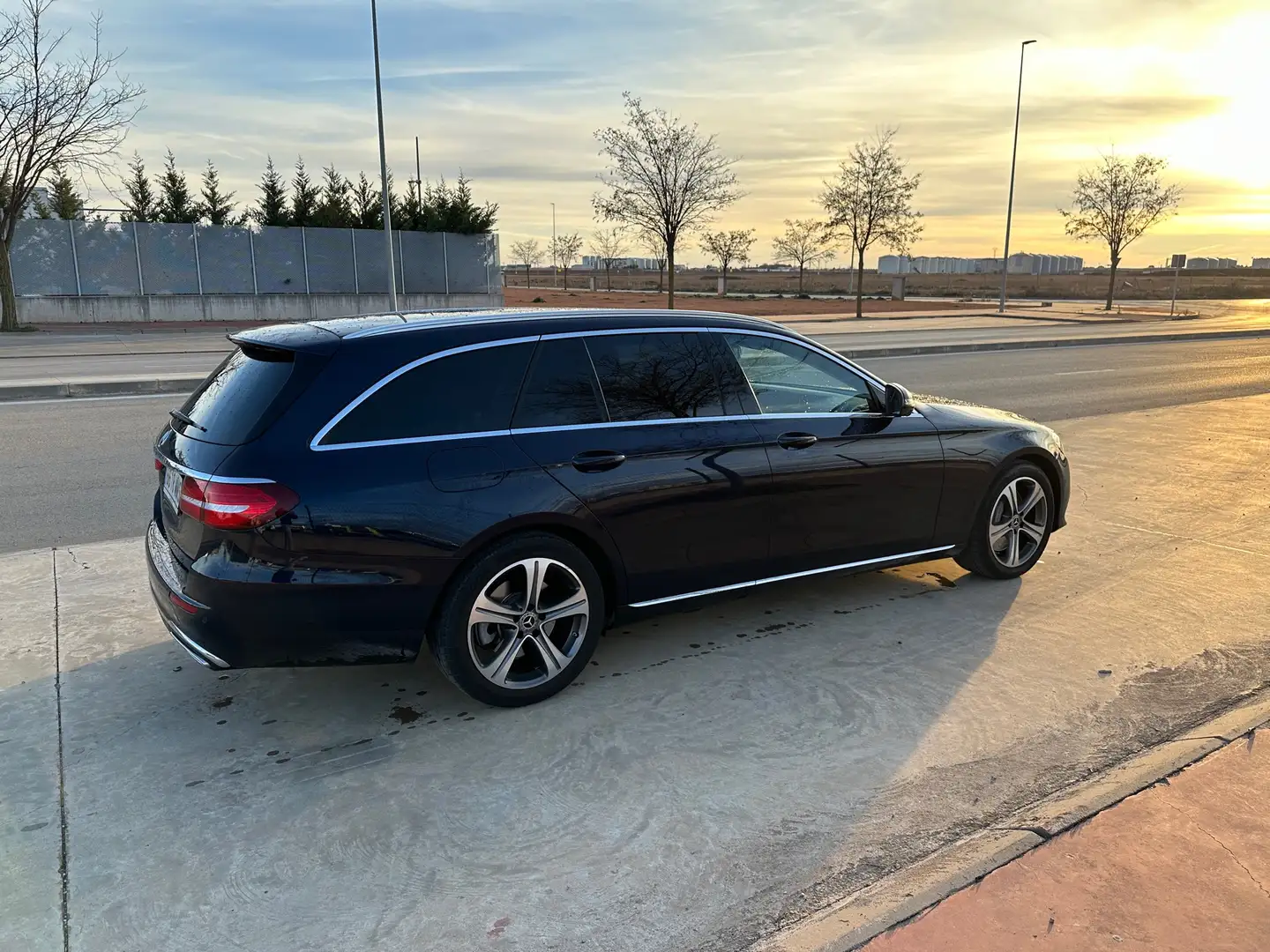 Mercedes-Benz E 400 Estate 400d 4Matic 9G-Tronic - 2