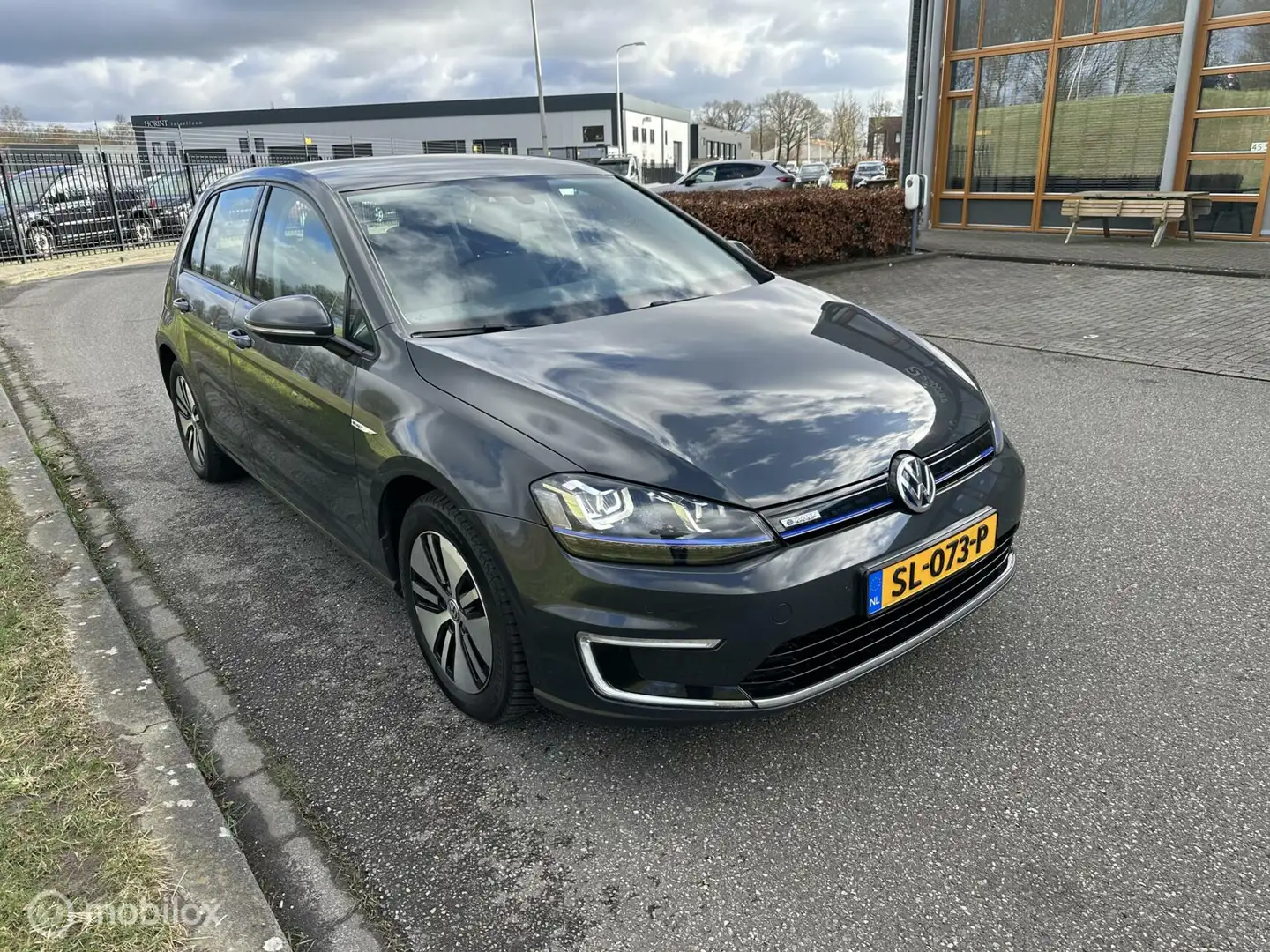Volkswagen e-Golf e-Golf km 108.000 goed onderhouden Šedá - 2