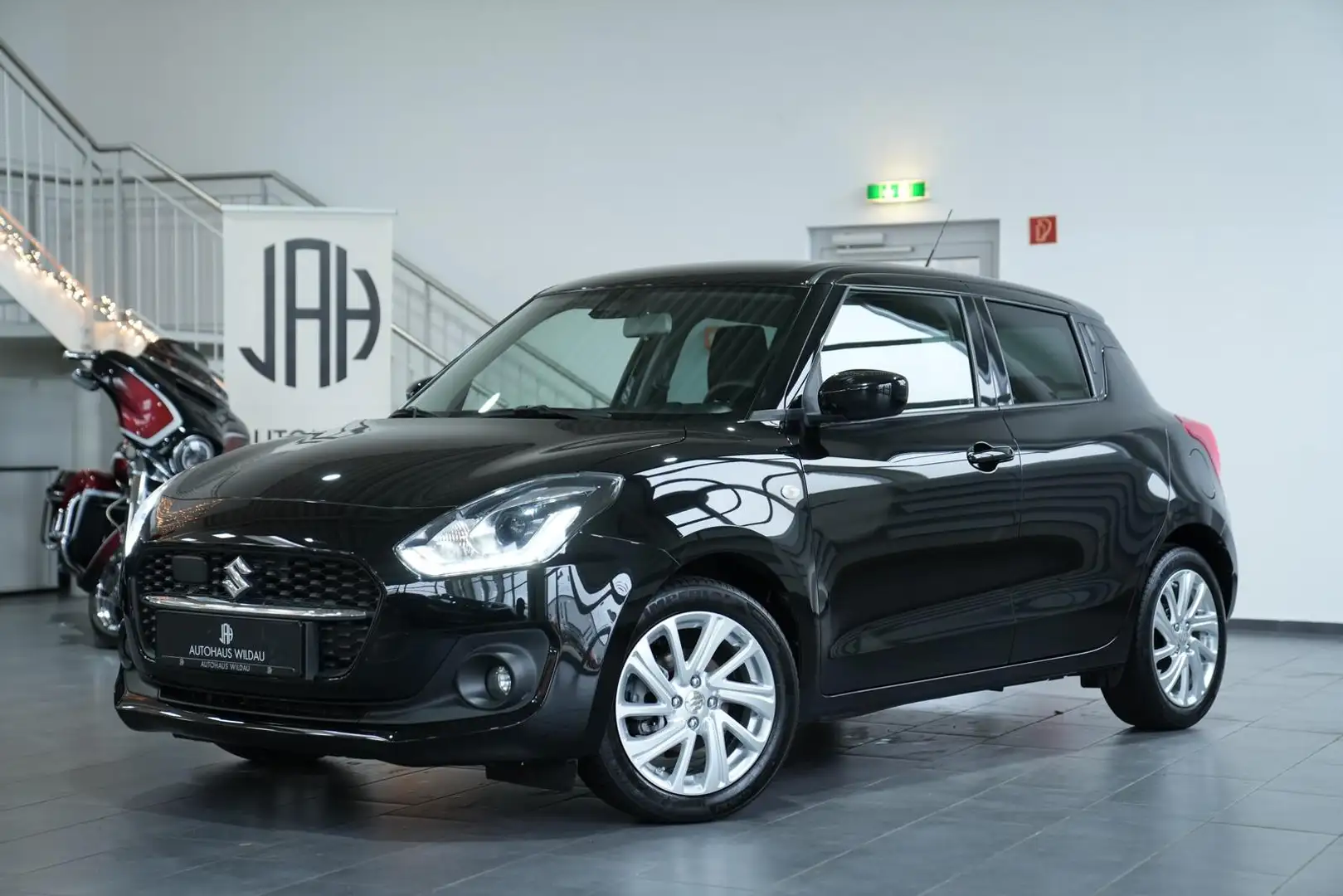 Suzuki Swift Comfort *AUTOMATIK*CARPLAY*ACC*KAMERA* Schwarz - 1