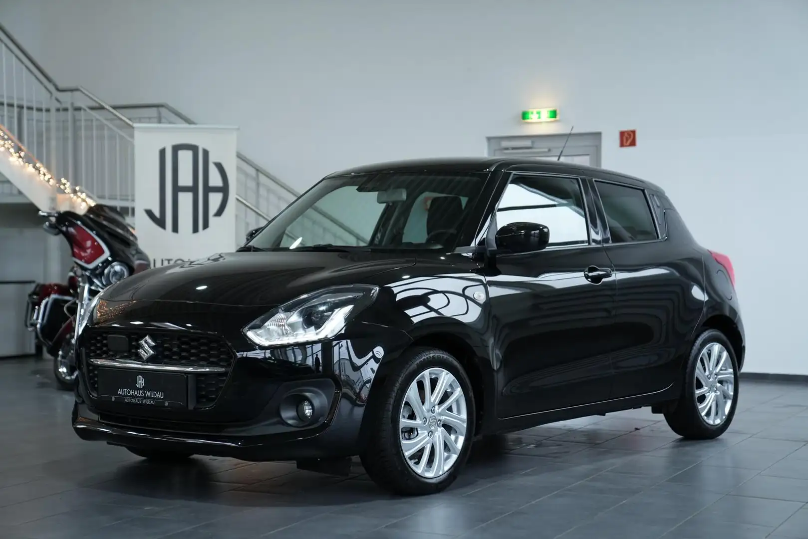 Suzuki Swift Comfort *AUTOMATIK*CARPLAY*ACC*KAMERA* Schwarz - 2