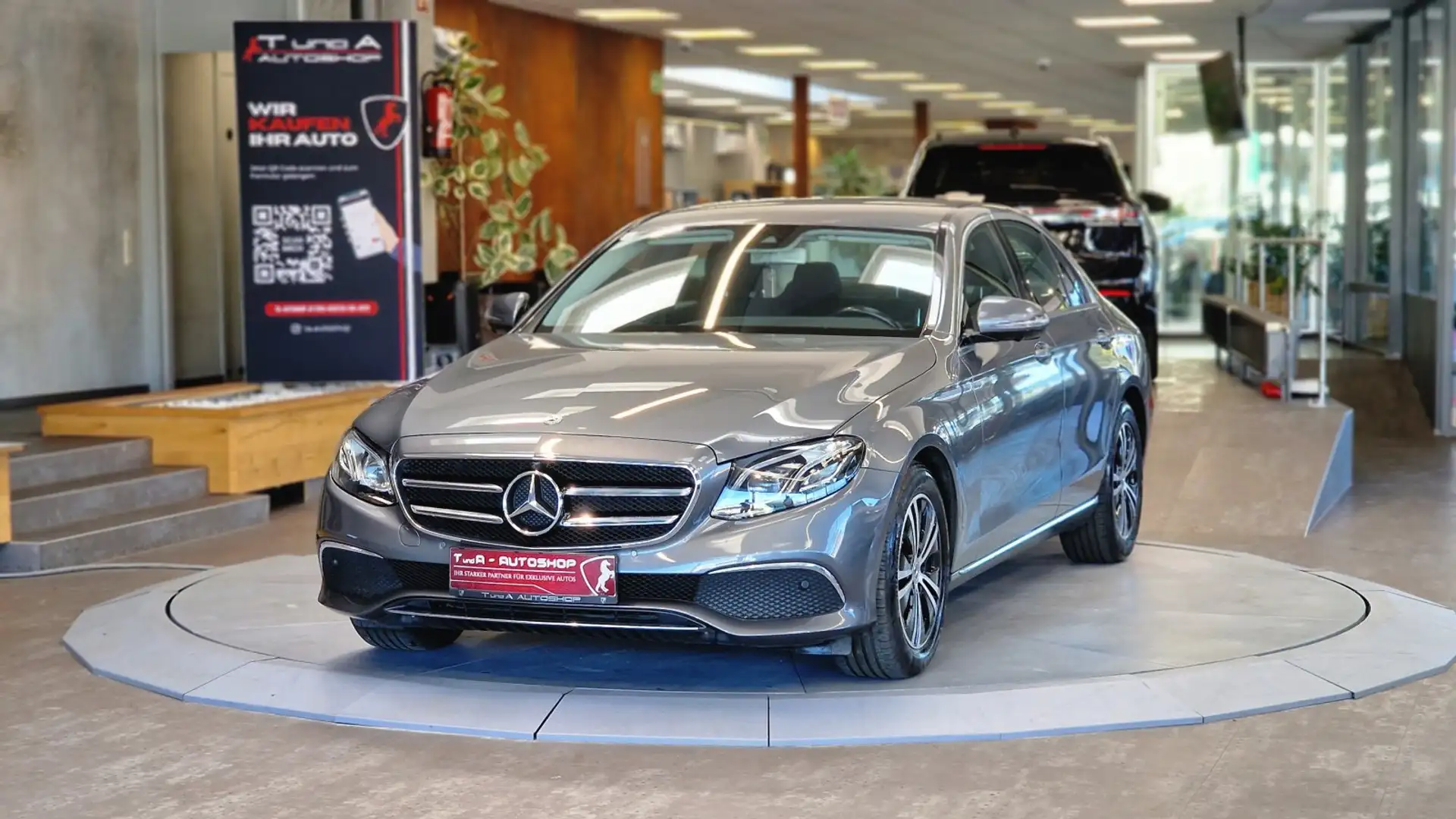 Mercedes-Benz E 200 Heck Aut. *Widescreen*360°*Burmester* Grau - 2