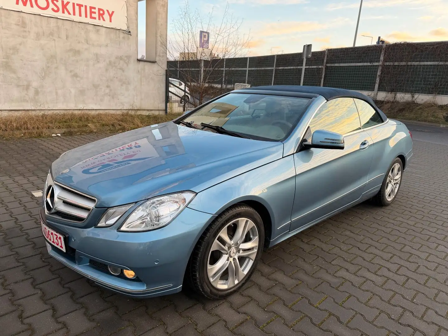 Mercedes-Benz E 350 E Cabrio E 350 CGI BlueEfficiency Blau - 1