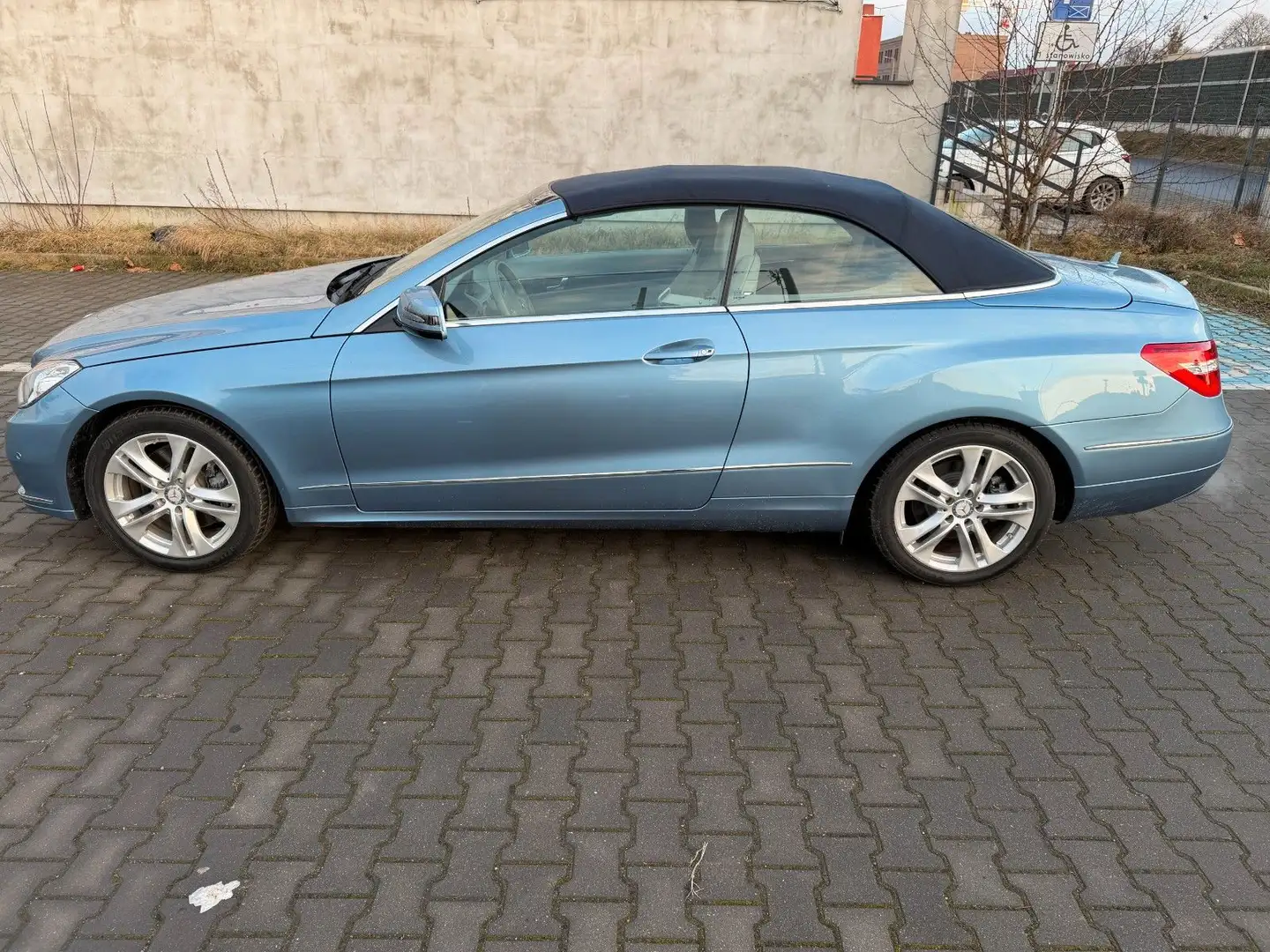 Mercedes-Benz E 350 E Cabrio E 350 CGI BlueEfficiency Blau - 2
