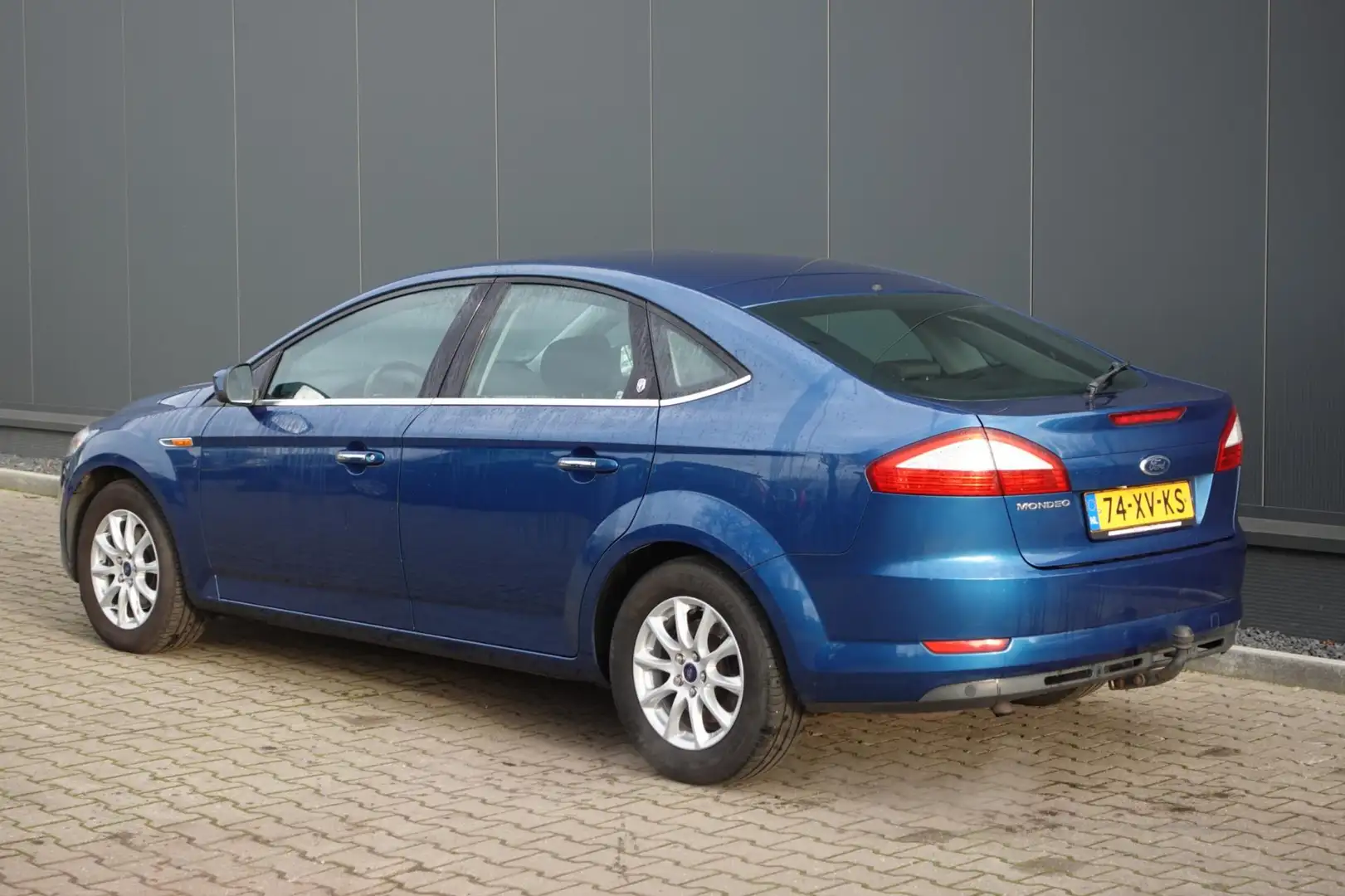 Ford Mondeo 2.0-16V Ghia Blau - 2