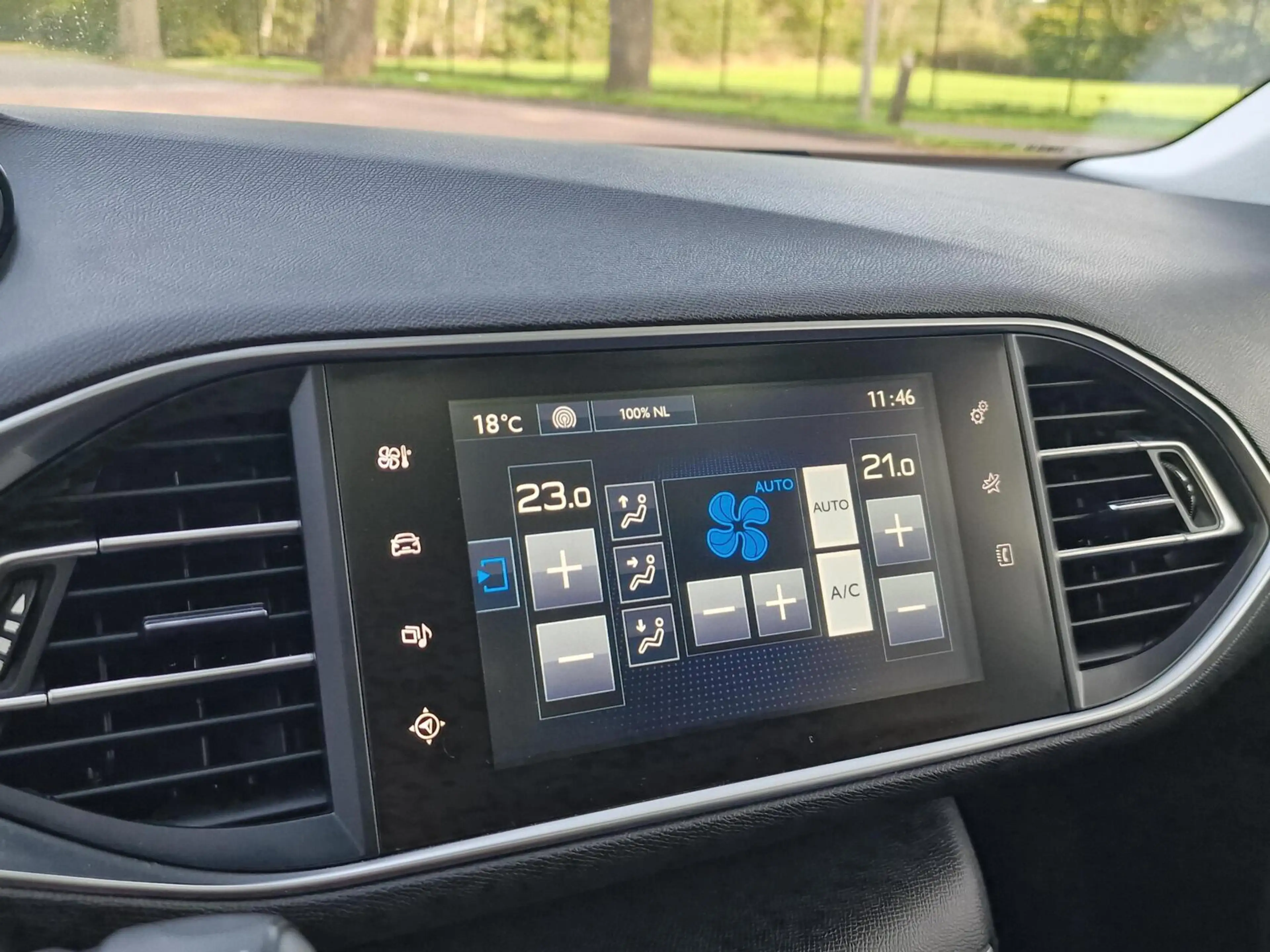 Peugeot 308 SW 1.2 PureTech Blue Lease Executive|Clima|cruise| — photo 15