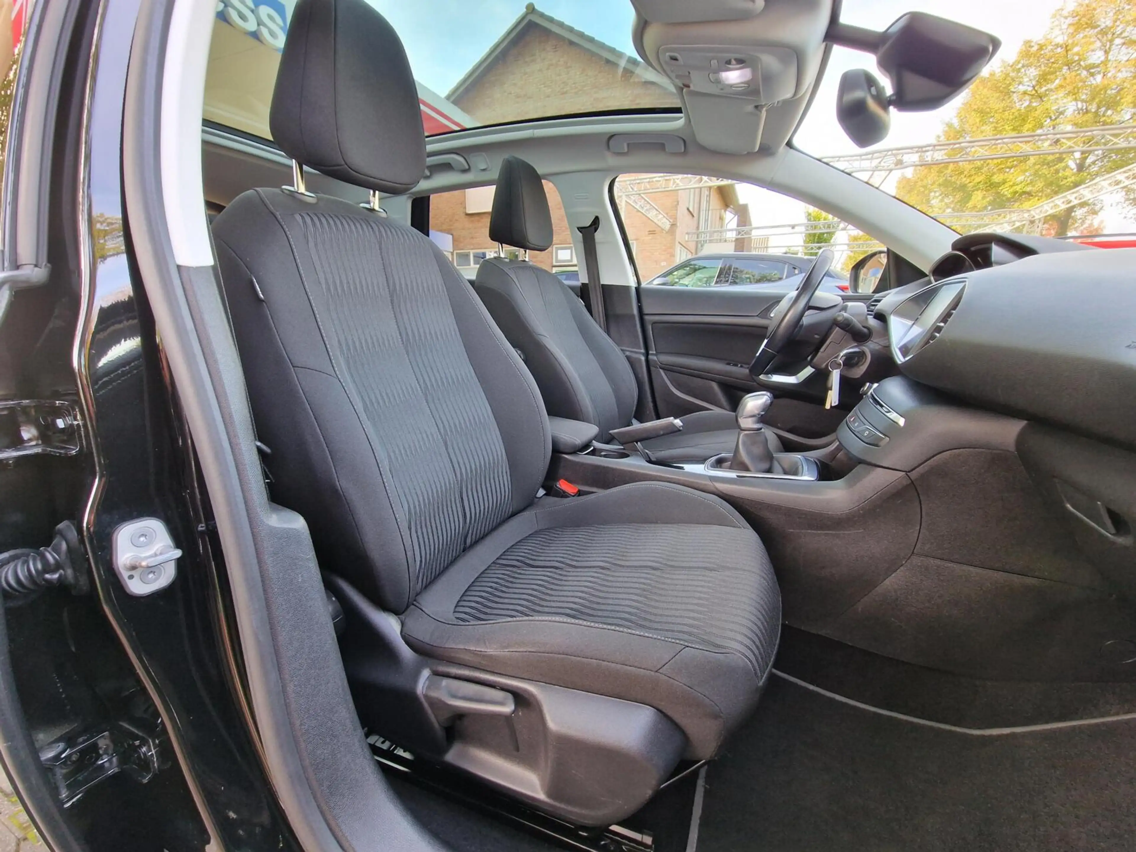 Peugeot 308 SW 1.2 PureTech Blue Lease Executive|Clima|cruise| — photo 6