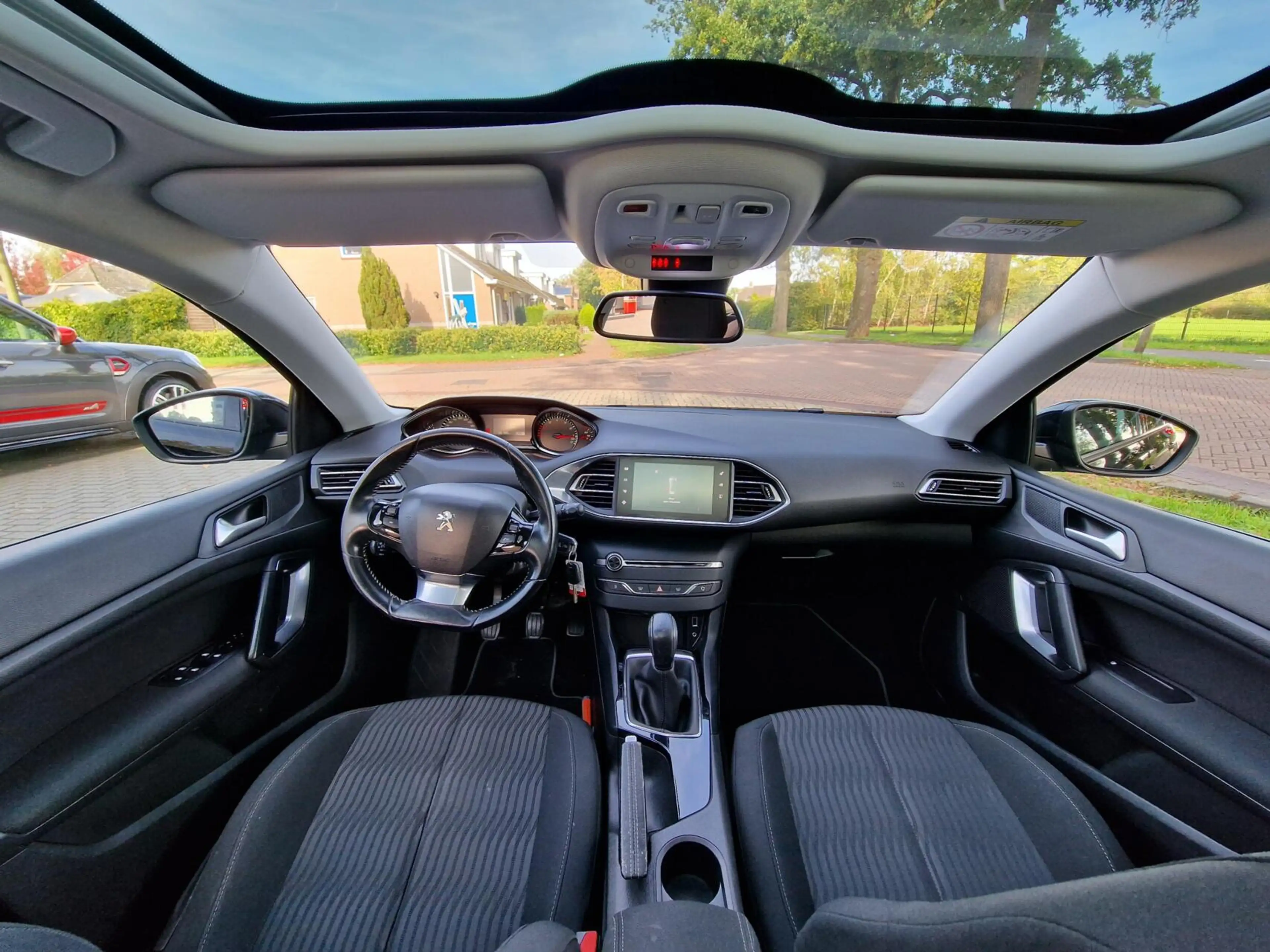 Peugeot 308 SW 1.2 PureTech Blue Lease Executive|Clima|cruise| — photo 3
