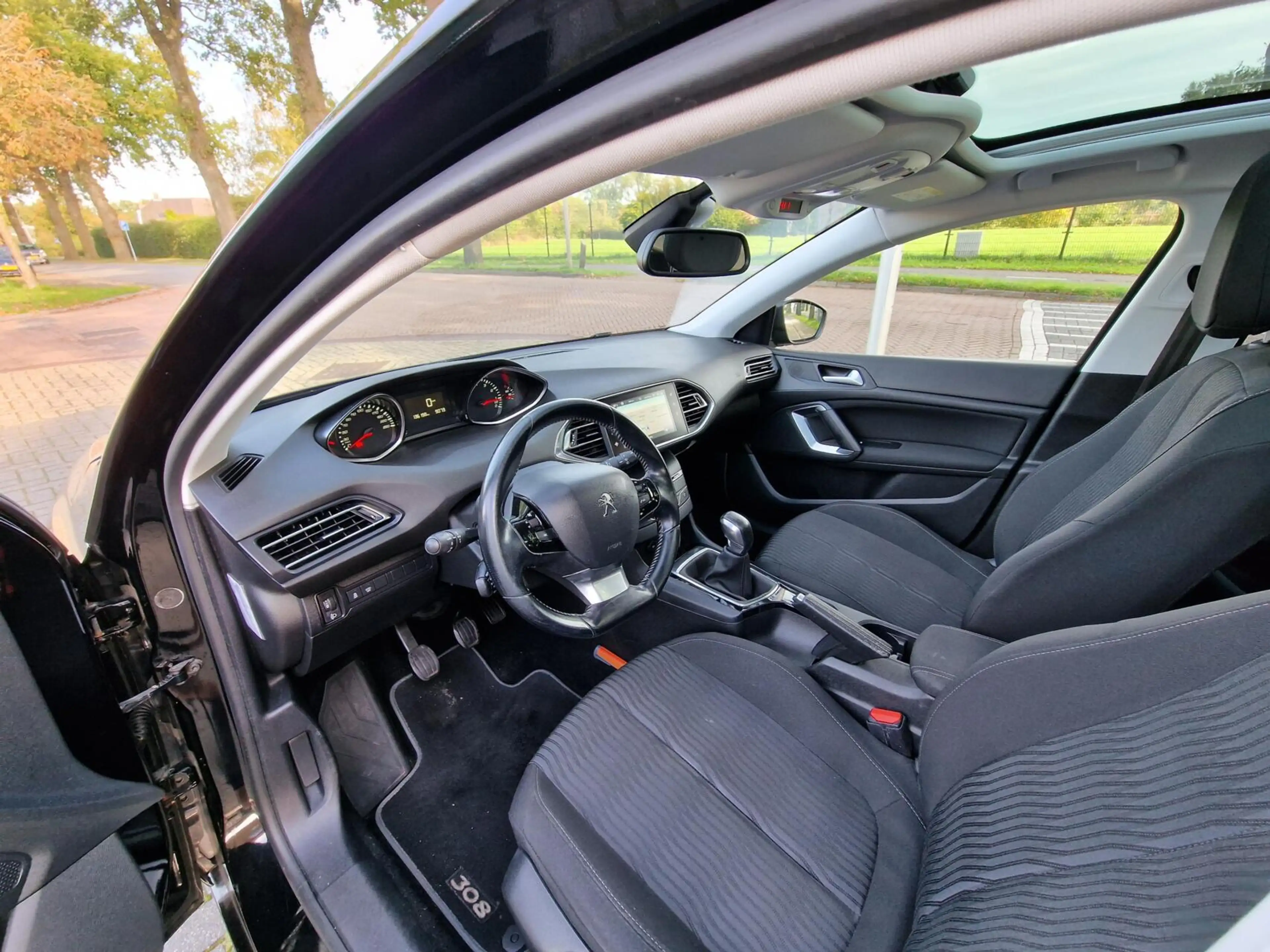 Peugeot 308 SW 1.2 PureTech Blue Lease Executive|Clima|cruise| — photo 5