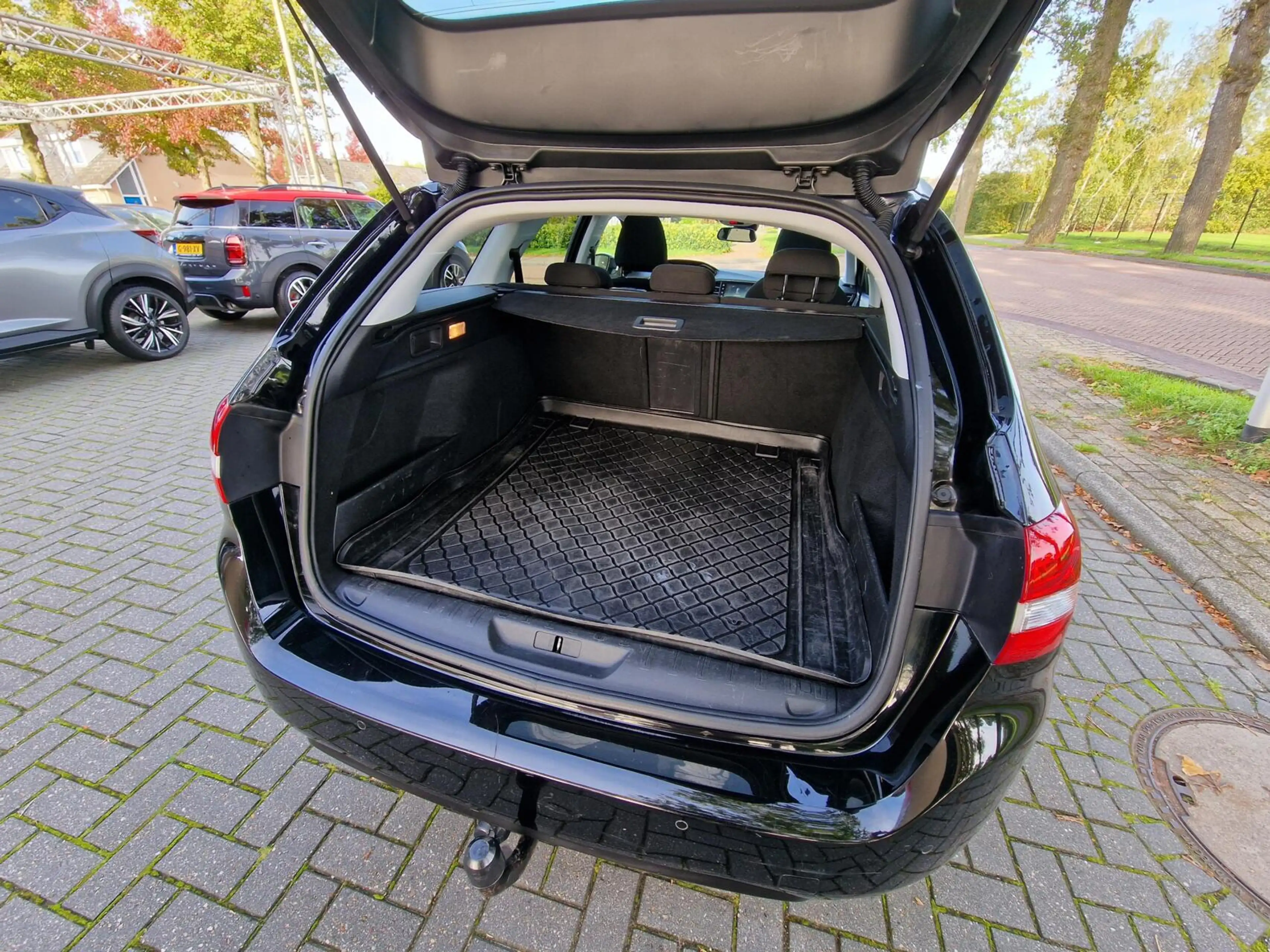 Peugeot 308 SW 1.2 PureTech Blue Lease Executive|Clima|cruise| — photo 8
