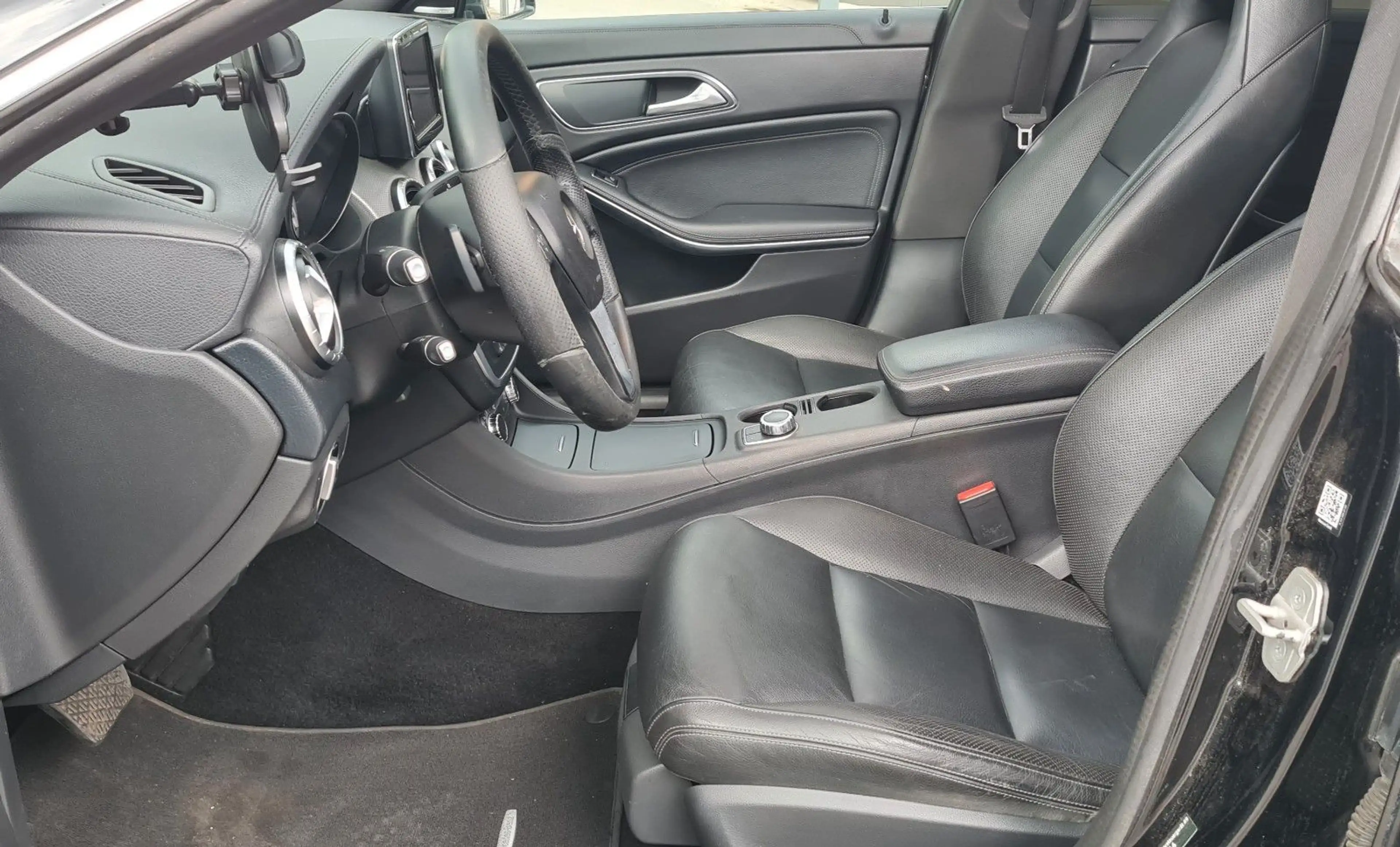Mercedes-Benz CLA 220 CDI DCT Panoramadach PDC V+H — photo 9