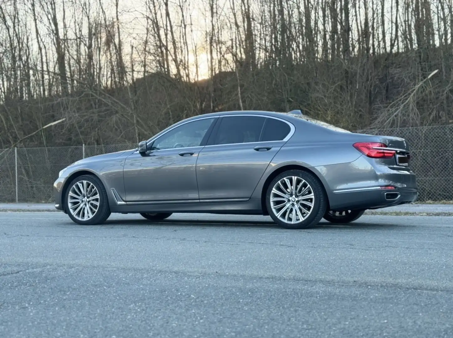 BMW 730 730d xDrive Österreich-Paket Aut. Grau - 1