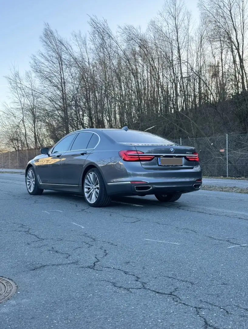 BMW 730 730d xDrive Österreich-Paket Aut. Grau - 2