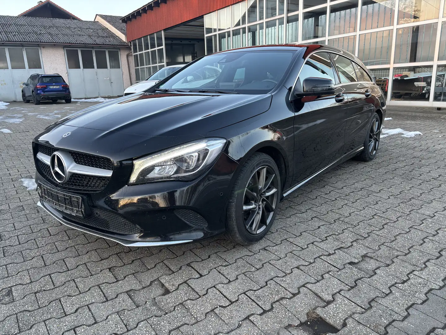 Mercedes-Benz CLA 200 CLA Shooting Brake Shooting Brake Urban AHK NAVIGA Schwarz - 1